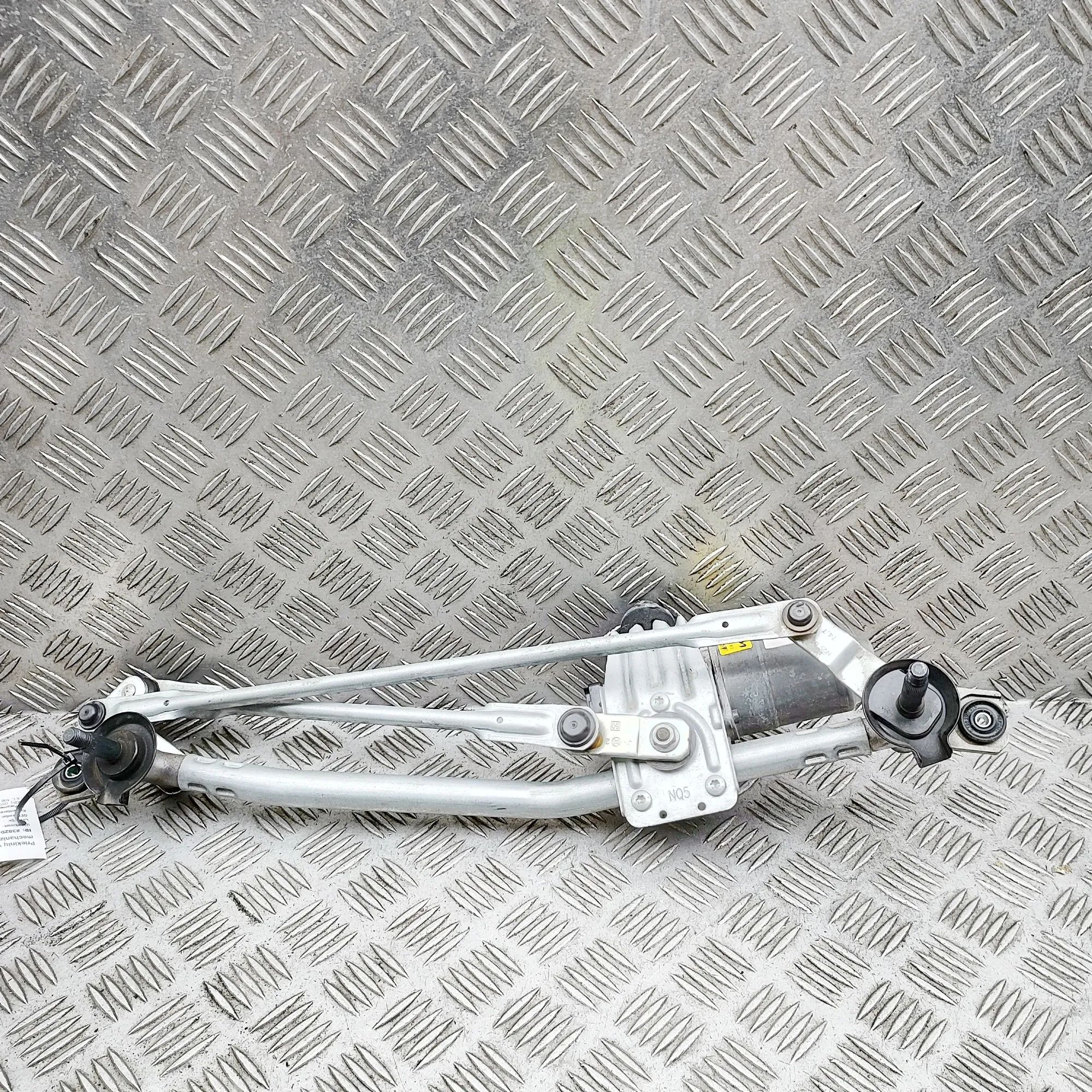 Kia Sportage Front Windshield Wiper Mechanism Front Windshield Wiper Mechanism — KIA SPORTAGE...