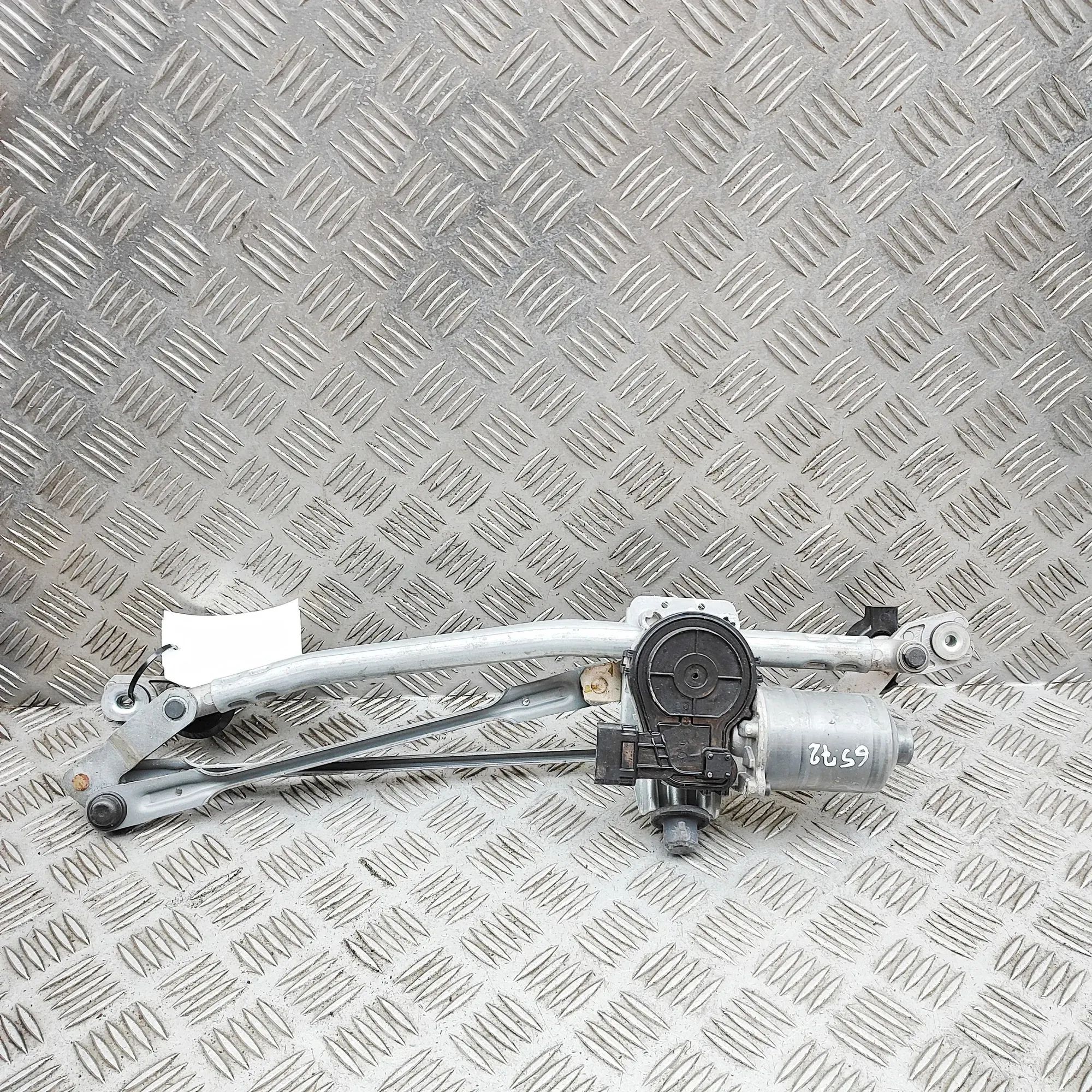 Kia Sportage Front Windshield Wiper Mechanism Front Windshield Wiper Mechanism — KIA SPORTAGE...