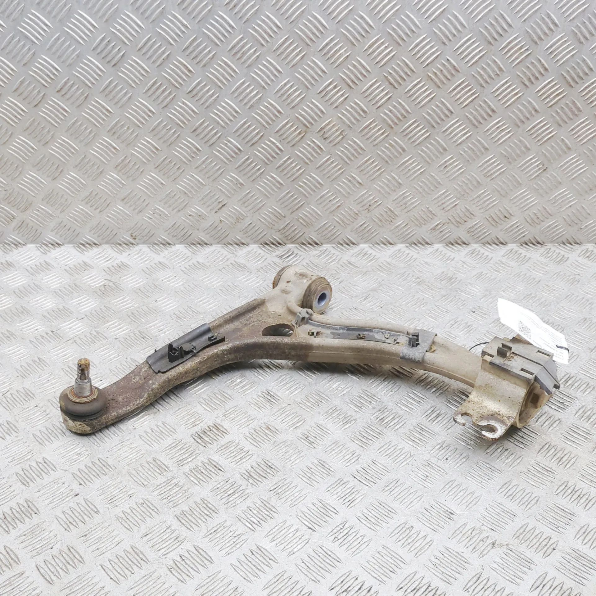 Mercedes-Benz CLA (C117) Front Left Lower Control Arm