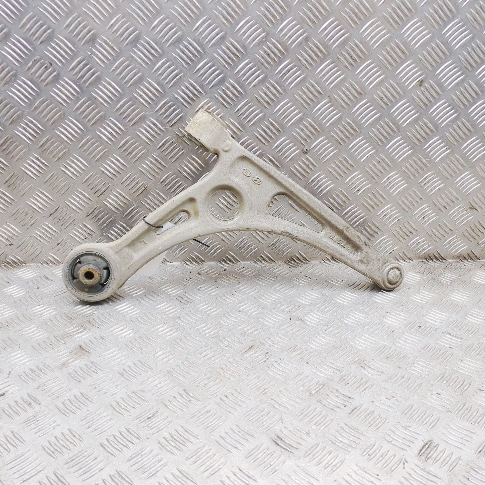 Kia Niro Front Left Lower Control Arm Front Left Lower Control Arm — KIA NIRO (2016-....