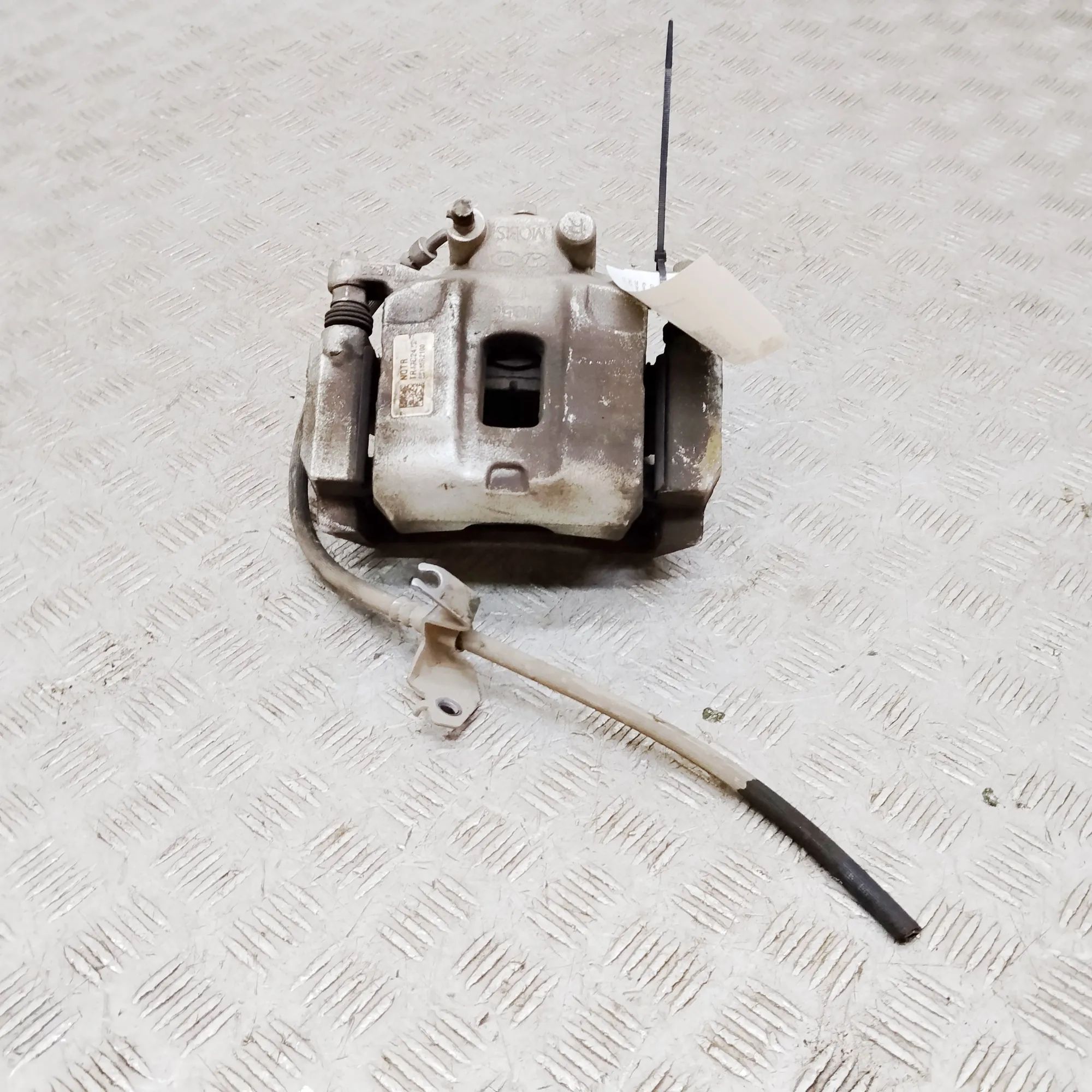 Kia Sportage Brake caliper — front right Brake caliper — front right — KIA SPORTAGE (V N...