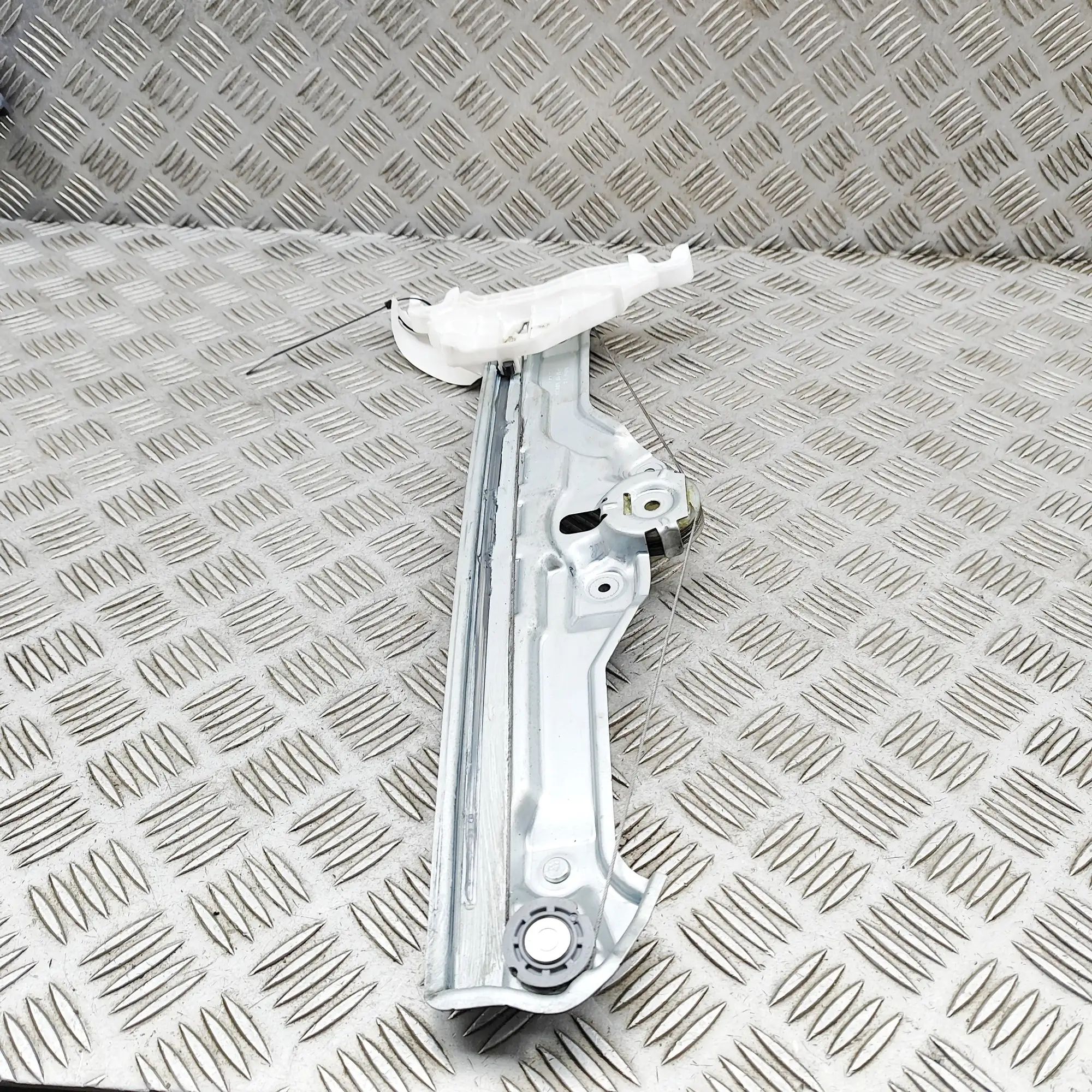 Kia Sportage Front Right Door Window Regulator Front Right Door Window Regulator — KIA SPORTAG...