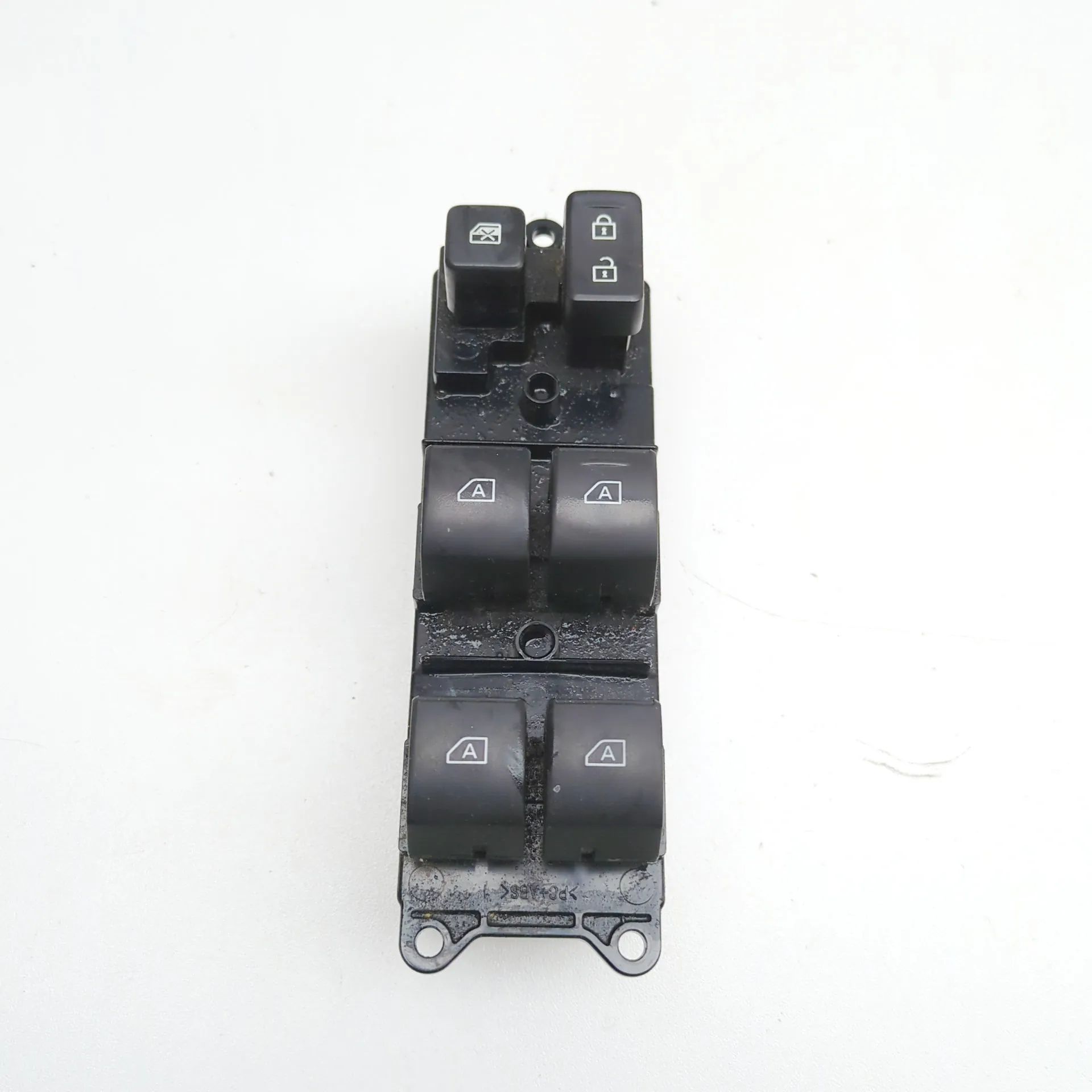 Mitsubishi Outlander Door window switch — front right Door window switch — front right — MITSUBISHI O...