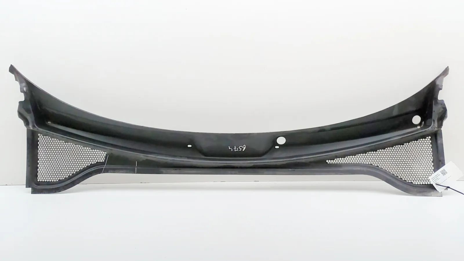 Audi Q3 (F3) Front Wiper Cowl Trim Front Wiper Cowl Trim — AUDI Q3 (Sportback F3N)...