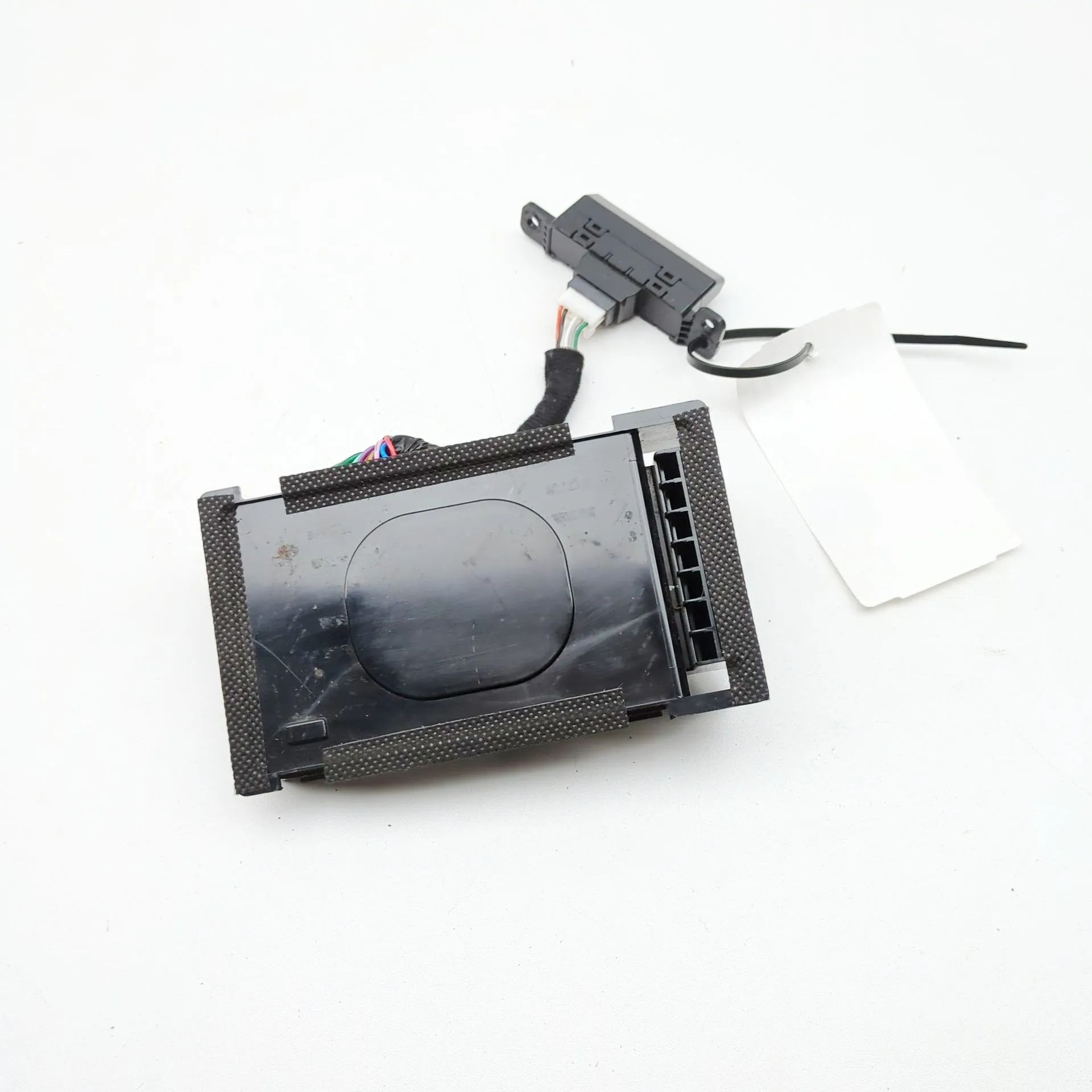 Kia EV6 Wireless charging pad Wireless charging pad — KIA EV6 (CV) (2021-...)...