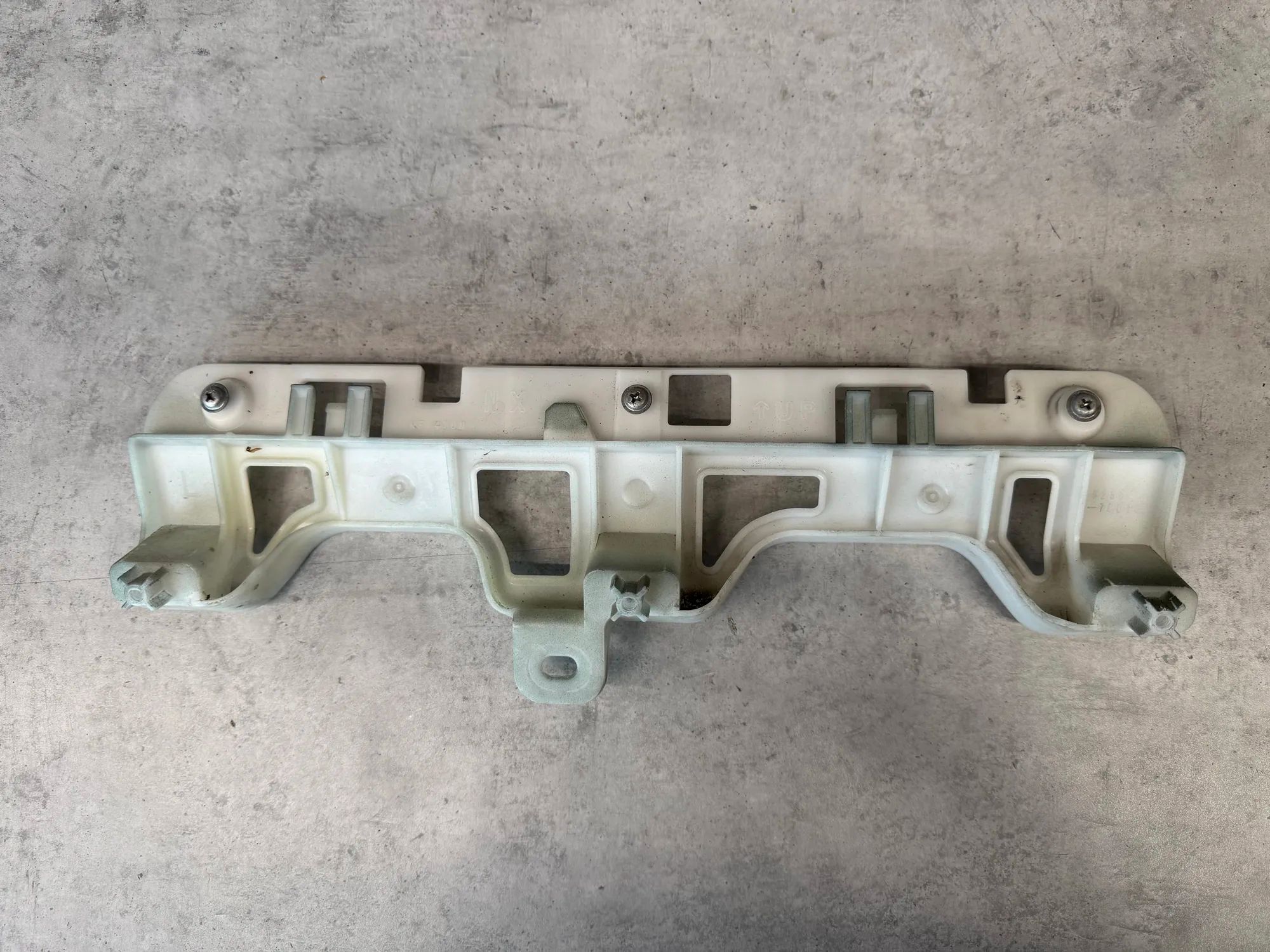 Lexus NX Front Right Bumper Bracket Front Right Bumper Bracket — LEXUS NX (_Z1_) (2...