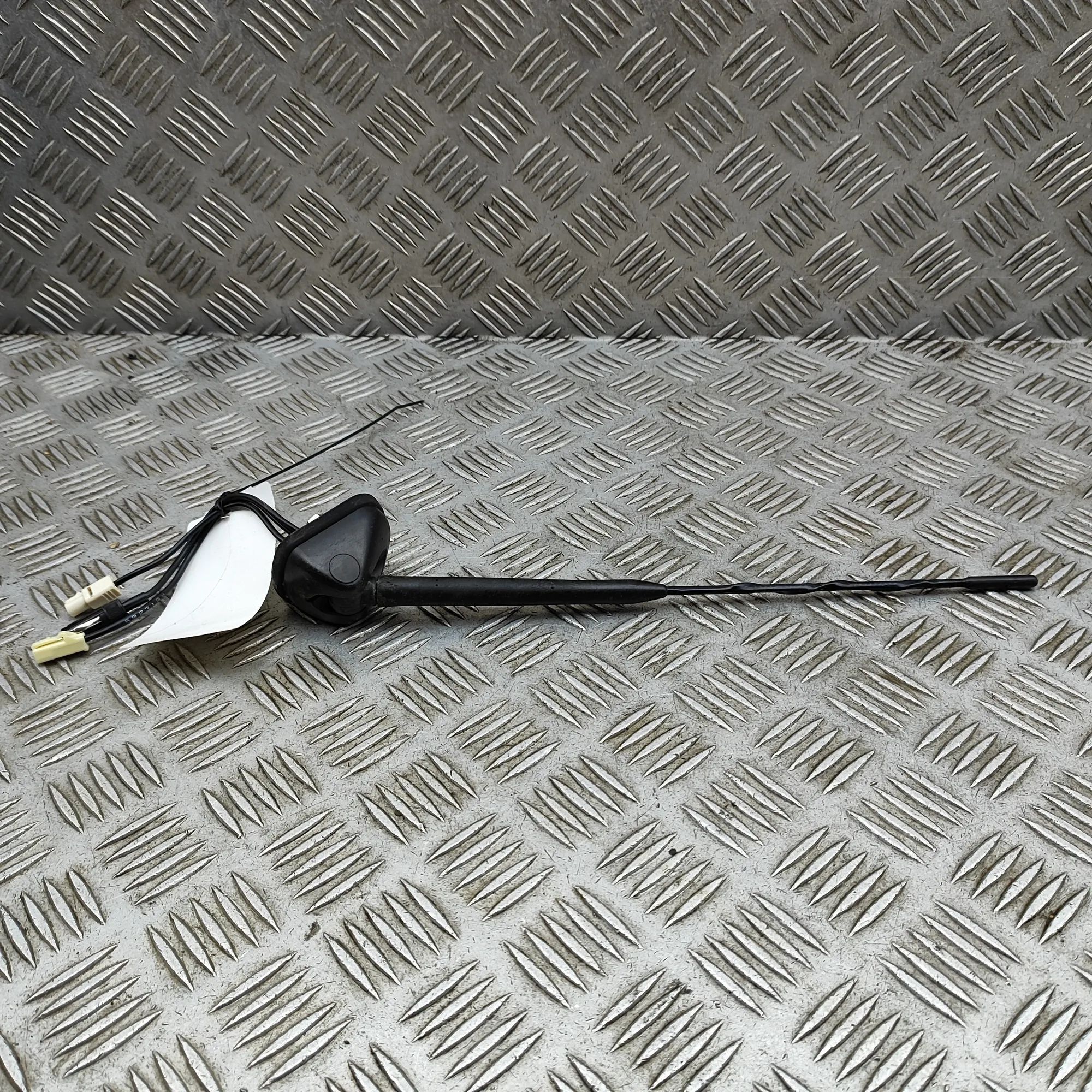 Mitsubishi L200 antenn Antenna — MITSUBISHI L (200 / TRITON KJ_, KK_, ...