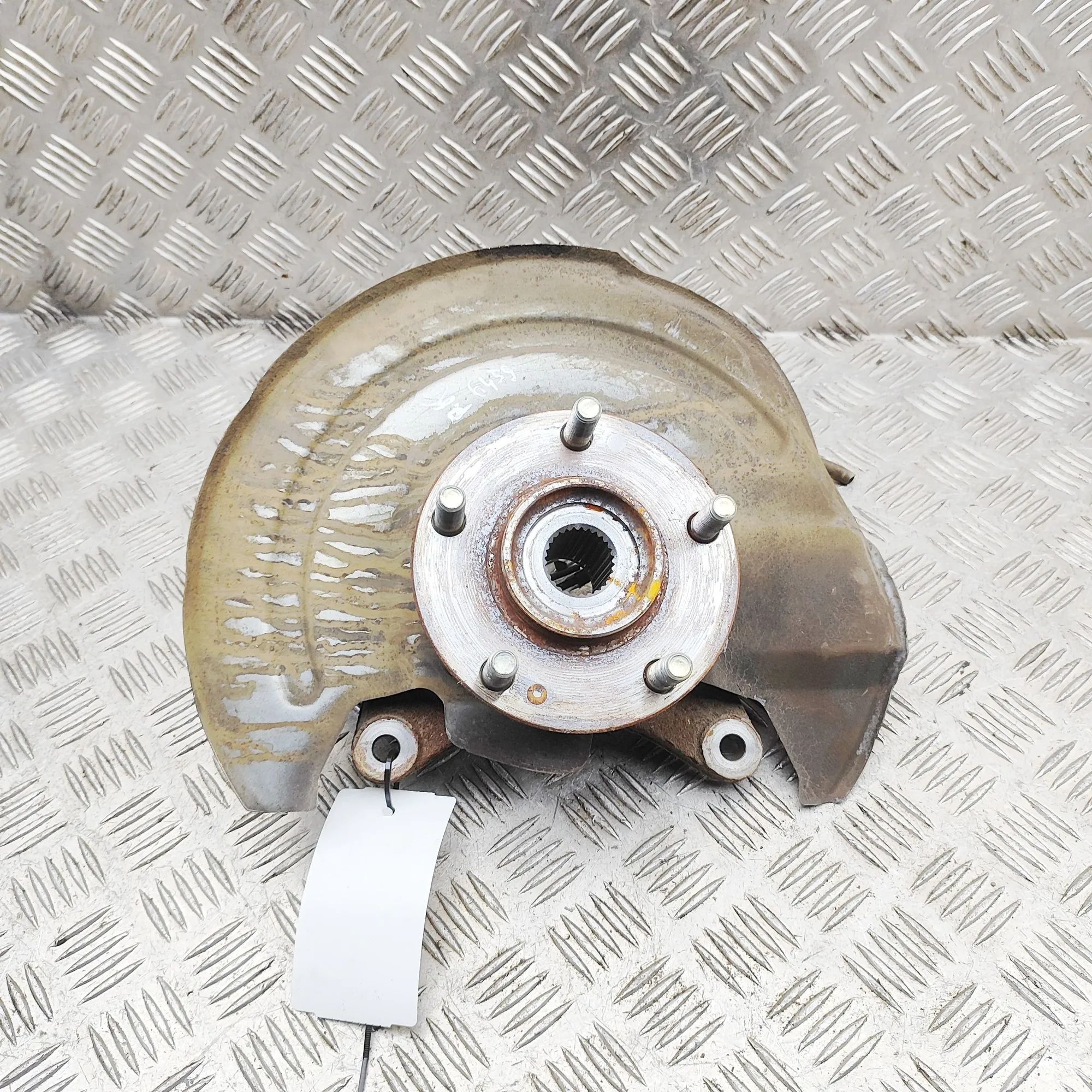 Mitsubishi Outlander Front Left Wheel Hub Front Left Wheel Hub — MITSUBISHI OUTLANDER (II...