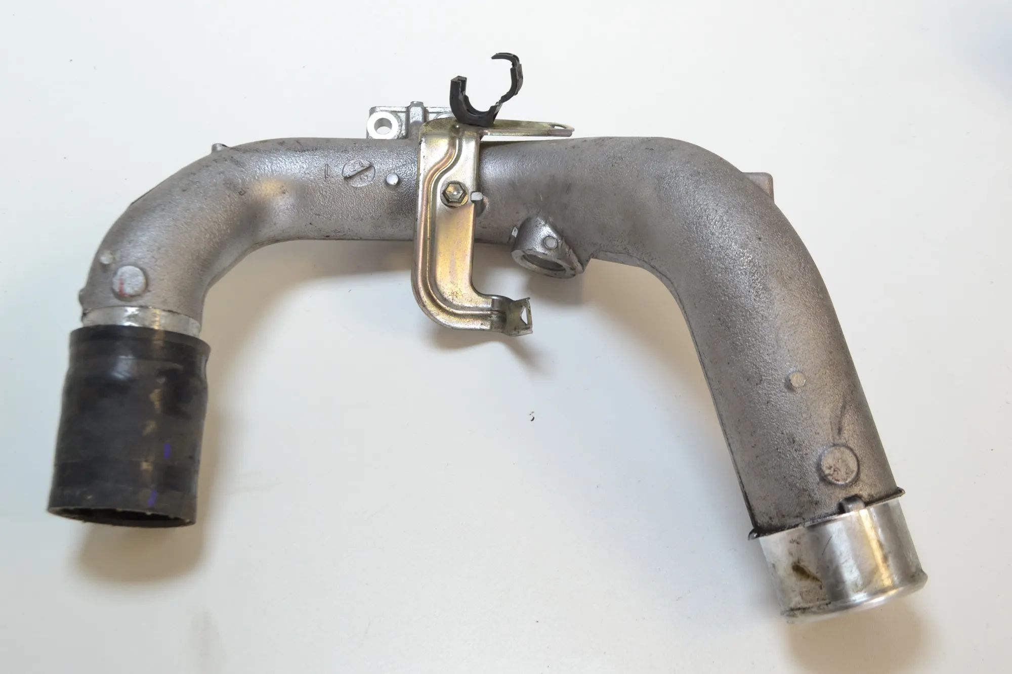 Chevrolet Cruze Intercooler hose — left Intercooler hose — left — CHEVROLET CRUZE (J300...