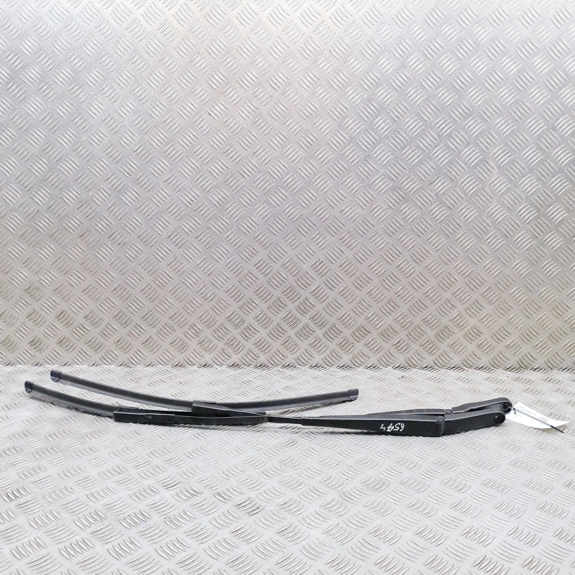 Audi Q3 (F3) Front Wiper Arms Front Wiper Arms — AUDI Q3 (Sportback F3N) (201...