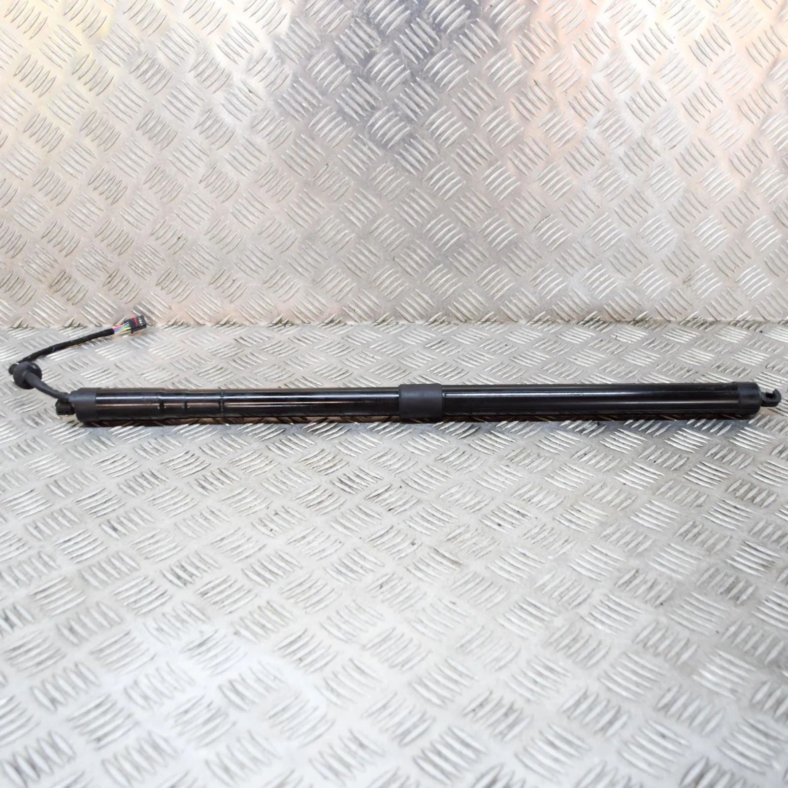 Land Rover Range Rover Sport (L494) Left Side Tailgate Gas Strut