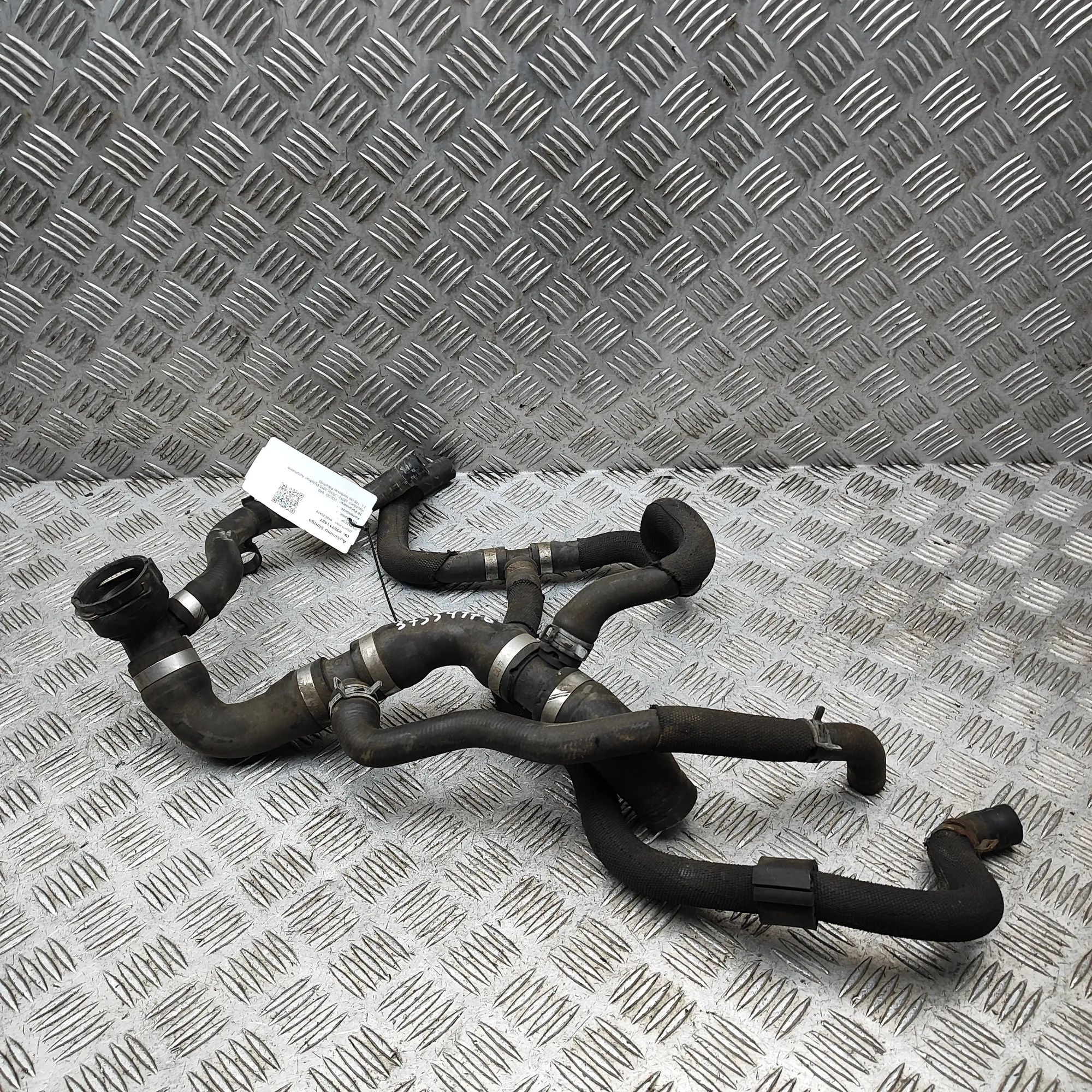 Volvo V40 Jahutuslõdviku kolmik Coolant hose — VOLVO V40 (Hatchback) (2012-2019...