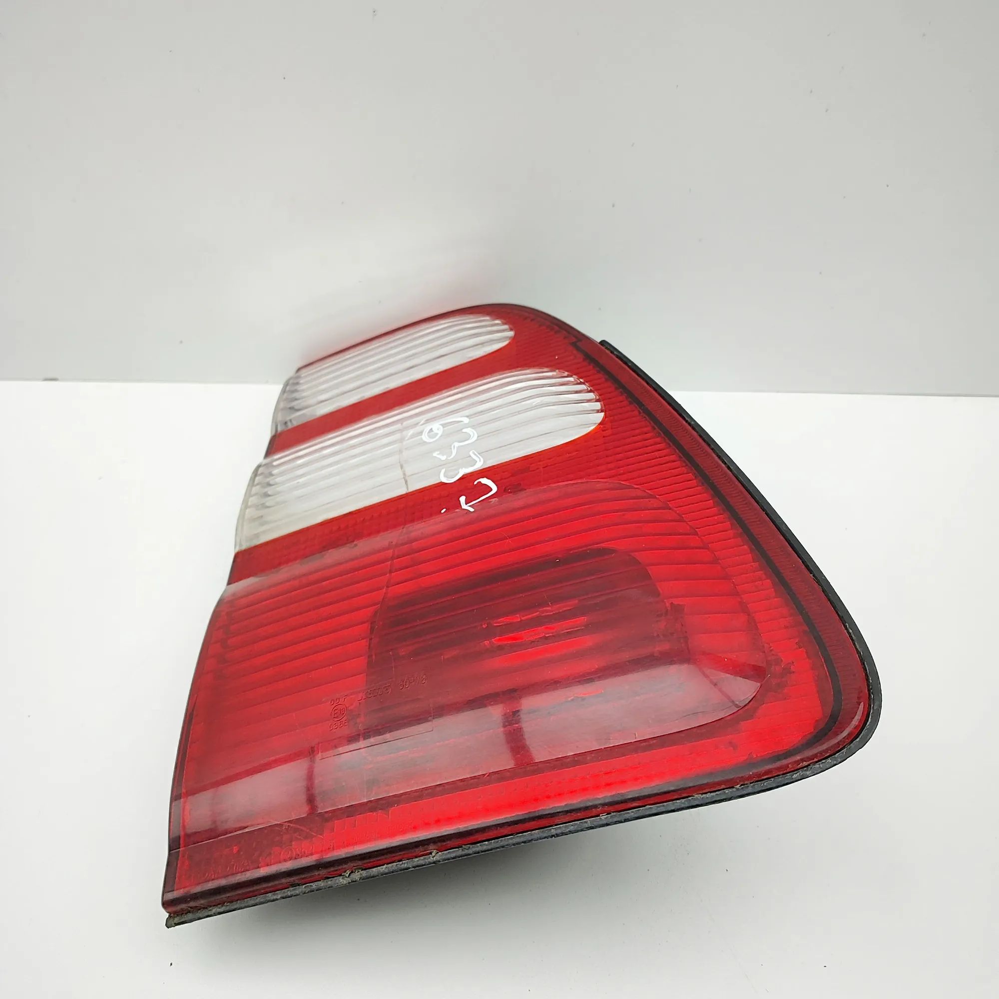 Toyota Land Cruiser 100 Left Side Tailgate Tail Light Left Side Tailgate Tail Light — TOYOTA LAND CRU...