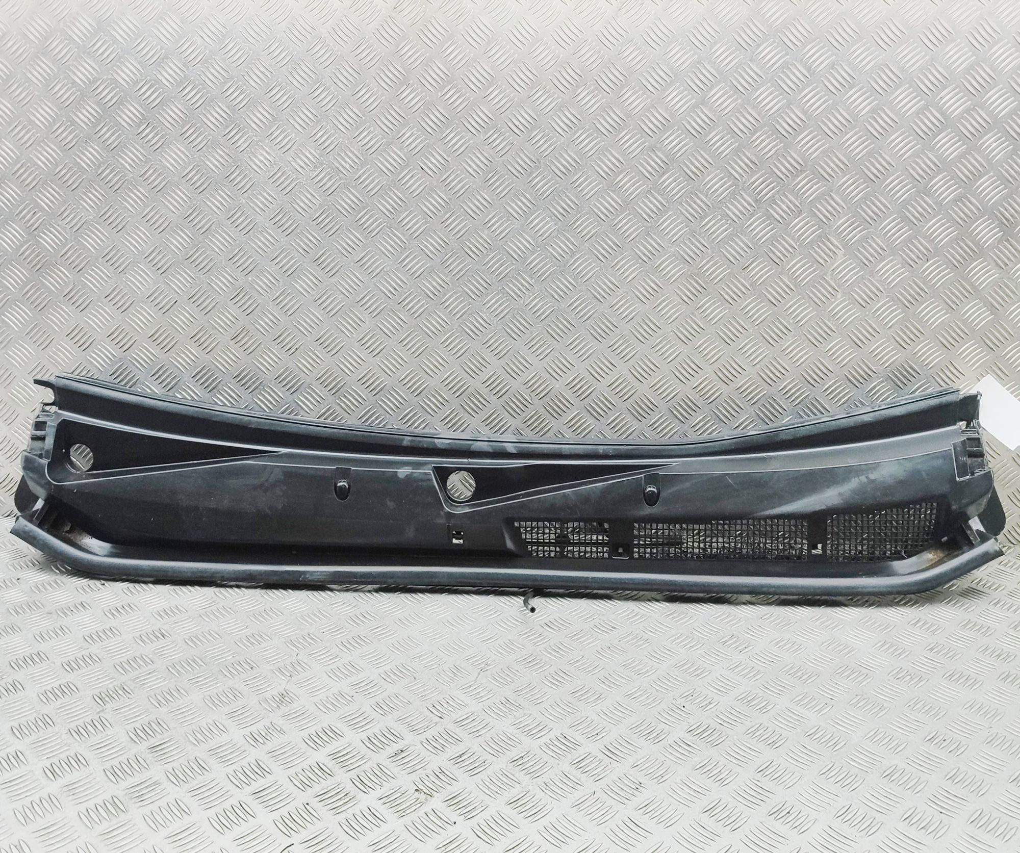 Isuzu D-Max Front Wiper Cowl Trim Front Wiper Cowl Trim — ISUZU D-MAX (II TFR, TF...