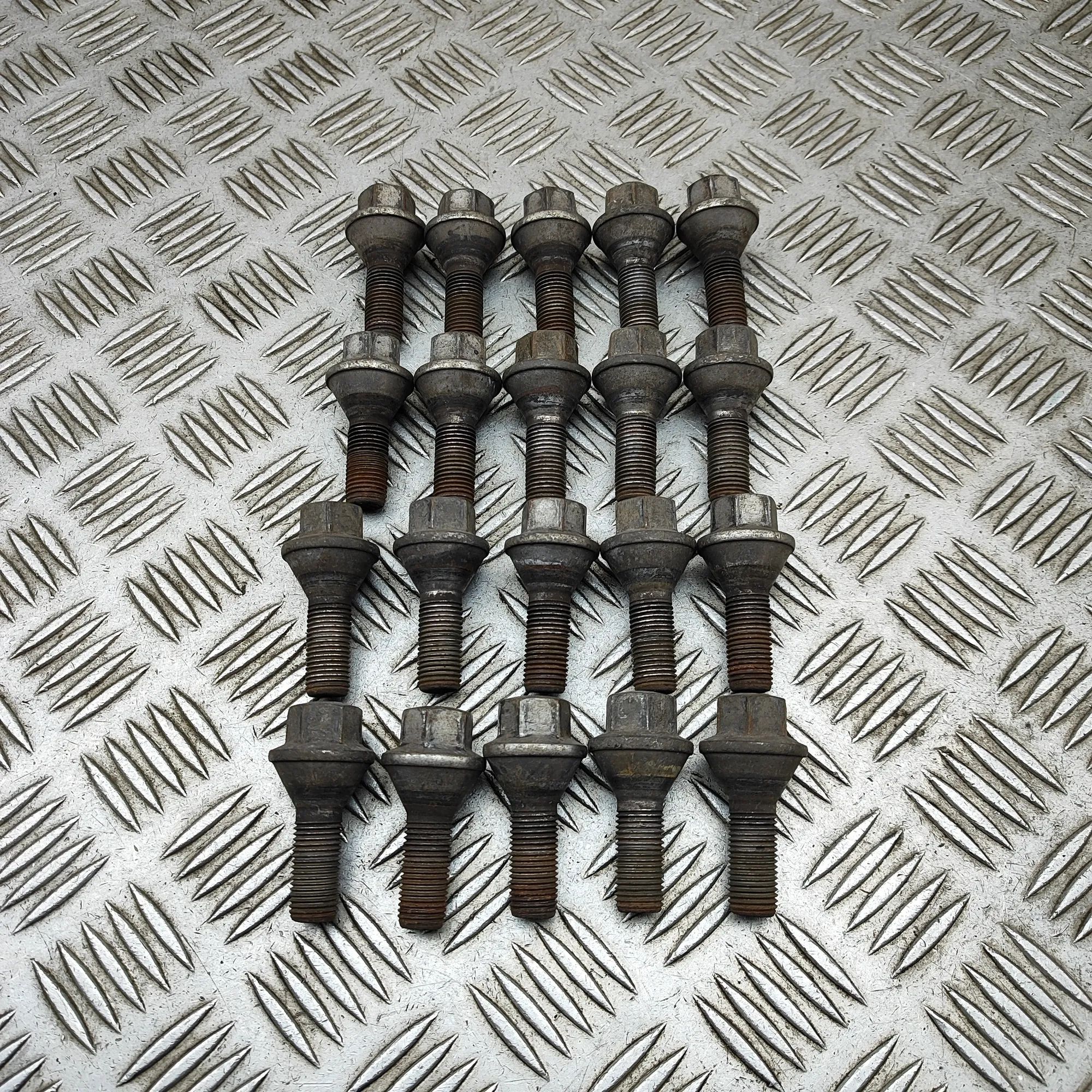 Renault Master Wheel Screws Kit Wheel Screws Kit — RENAULT MASTER (III Van FV) ...