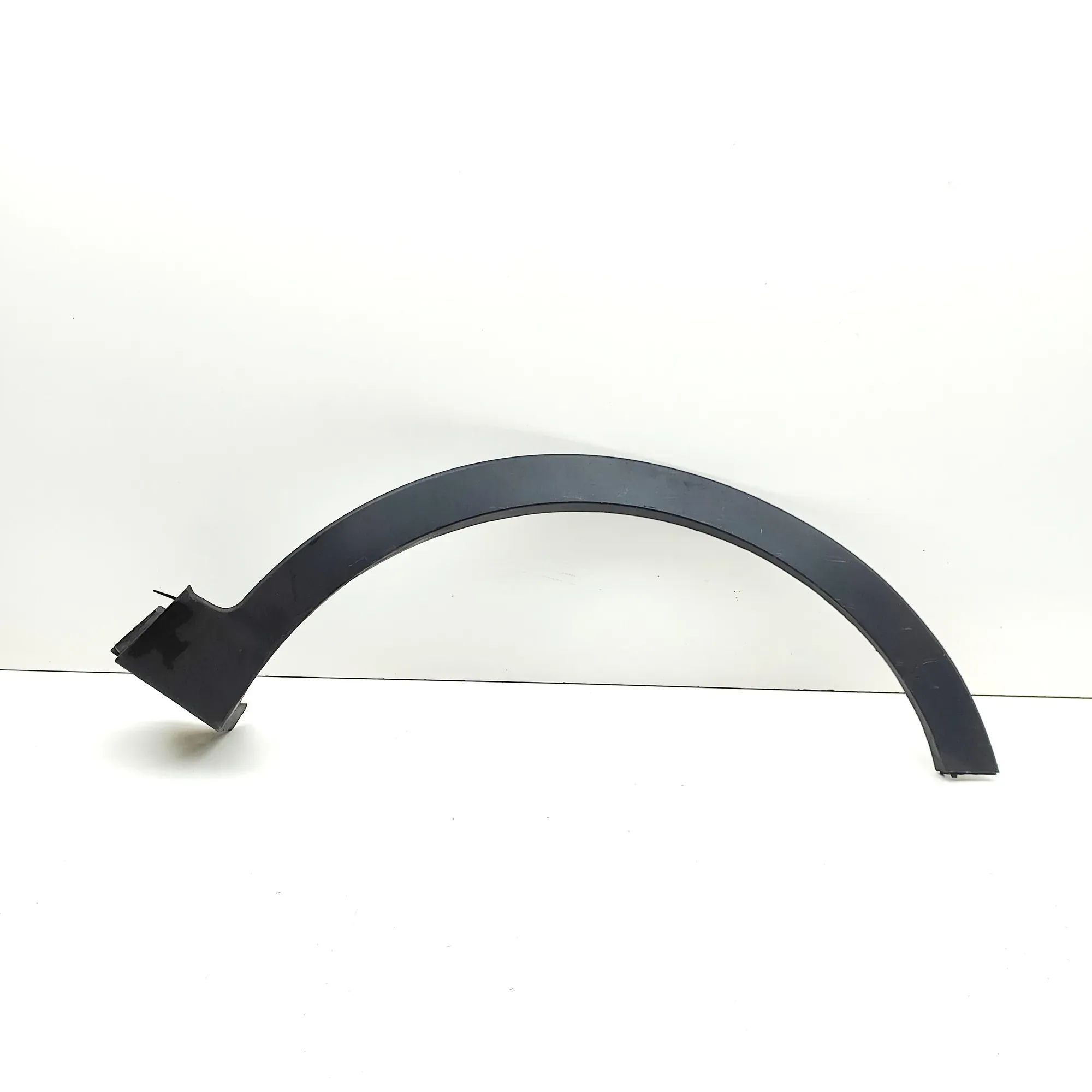 Hyundai Santa Fe Wheel arch trim — front right Wheel arch trim — front right — HYUNDAI SANTA (...