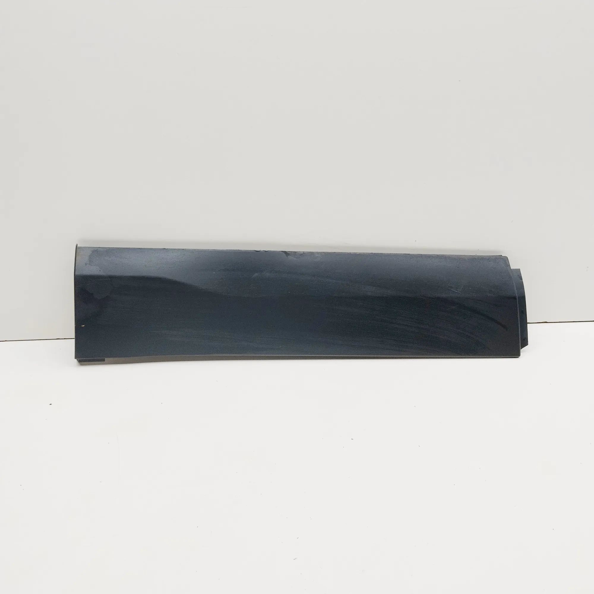 Land Rover Discovery Sport Lower door moulding — rear left