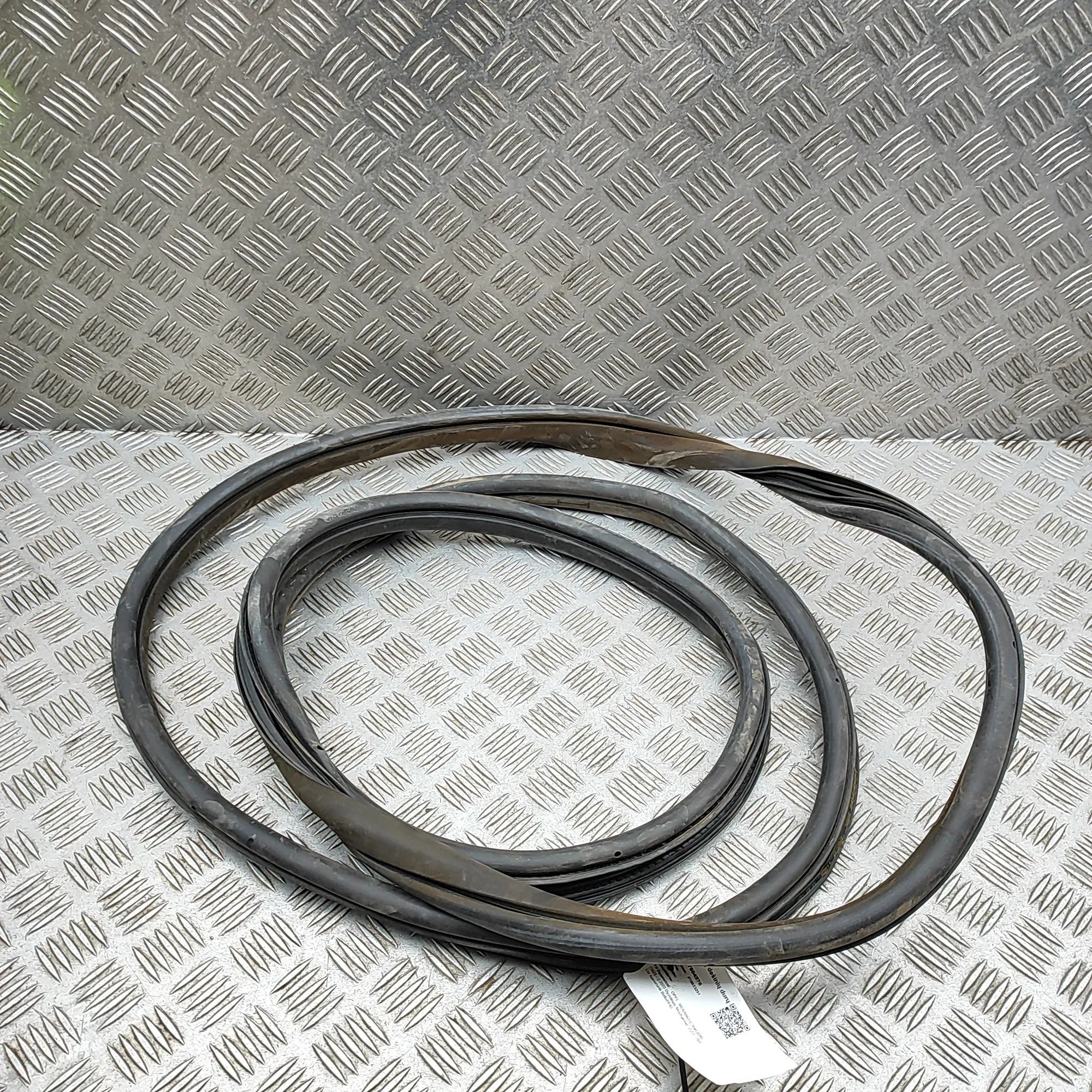 Opel Movano (C) Door rubber seal — front right Door rubber seal — front right — OPEL MOVANO (C...