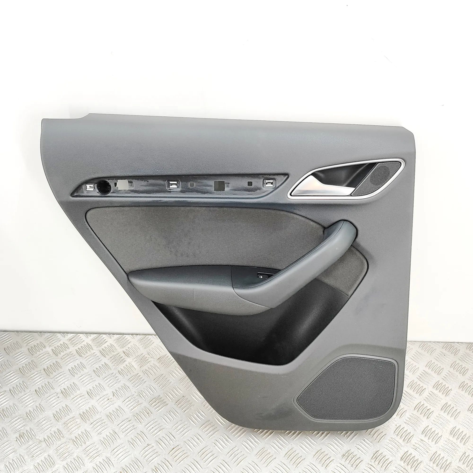 Audi Q3 (8U) Rear Left Door Panel Rear Left Door Panel — AUDI Q3 (8U) (2011-2018)...