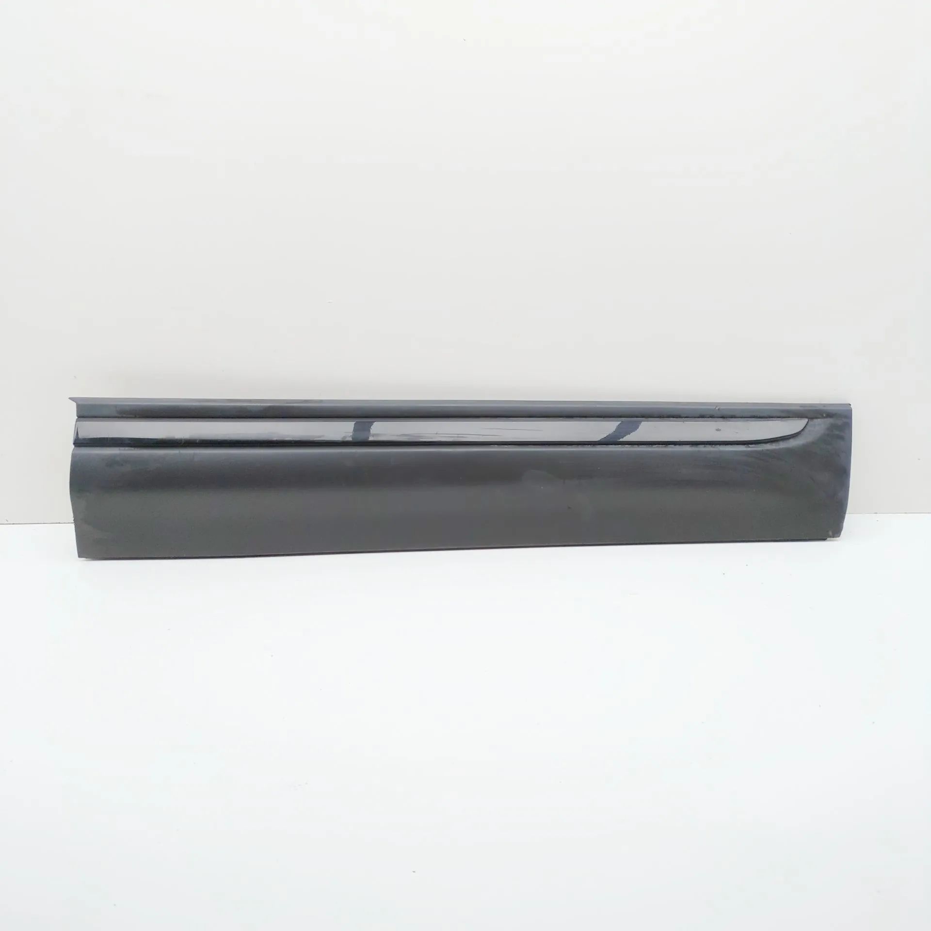 Land Rover Range Rover Evoque Front Right Door Lower Molding Front Right Door Lower Molding — LAND ROVER RAN...
