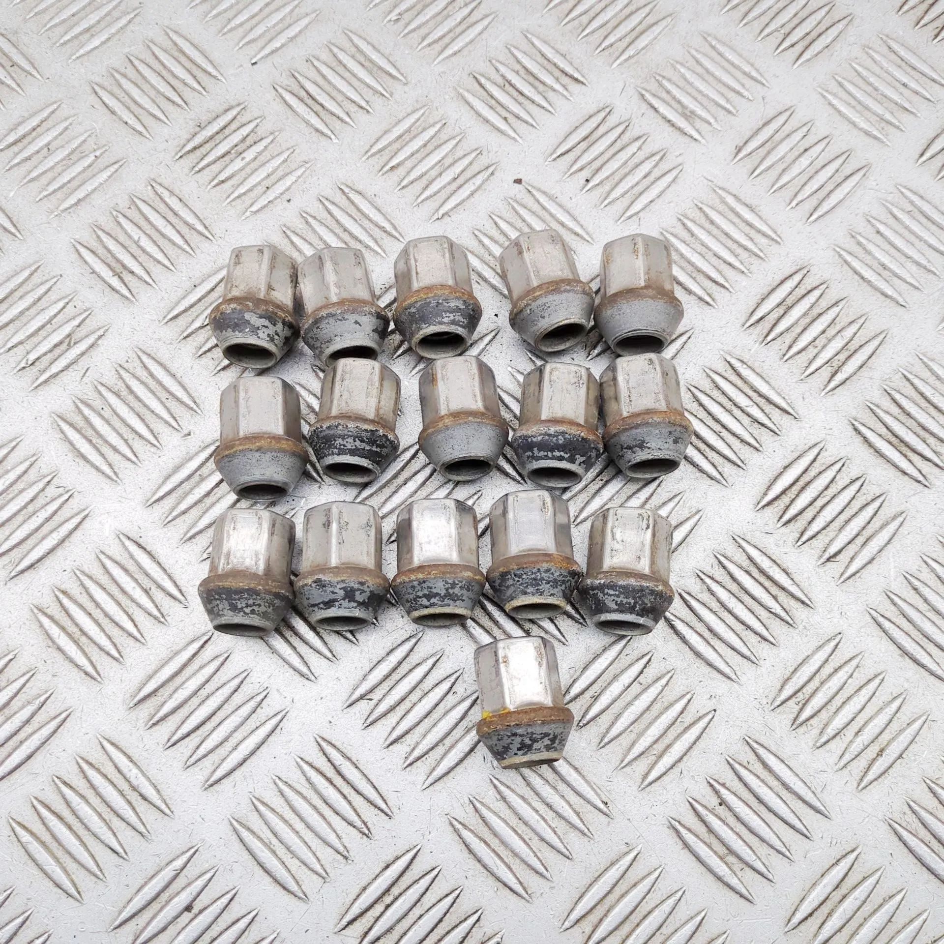Land Rover Range Rover Evoque Wheel Screws Kit Wheel Screws Kit — LAND ROVER RANGE ROVER EVOQU...