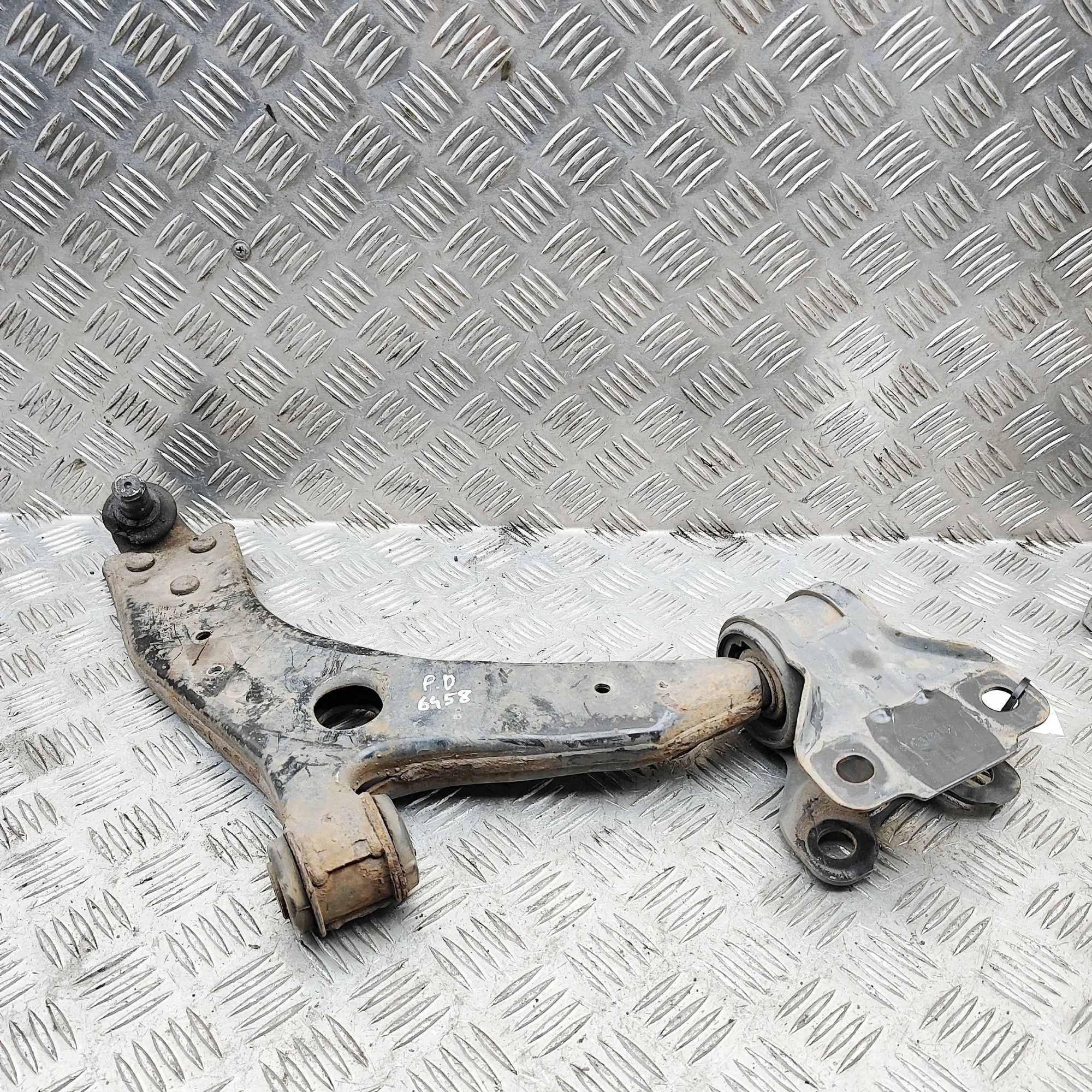 Volvo V40 Front Right Lower Control Arm Front Right Lower Control Arm — VOLVO V40 (Hatc...