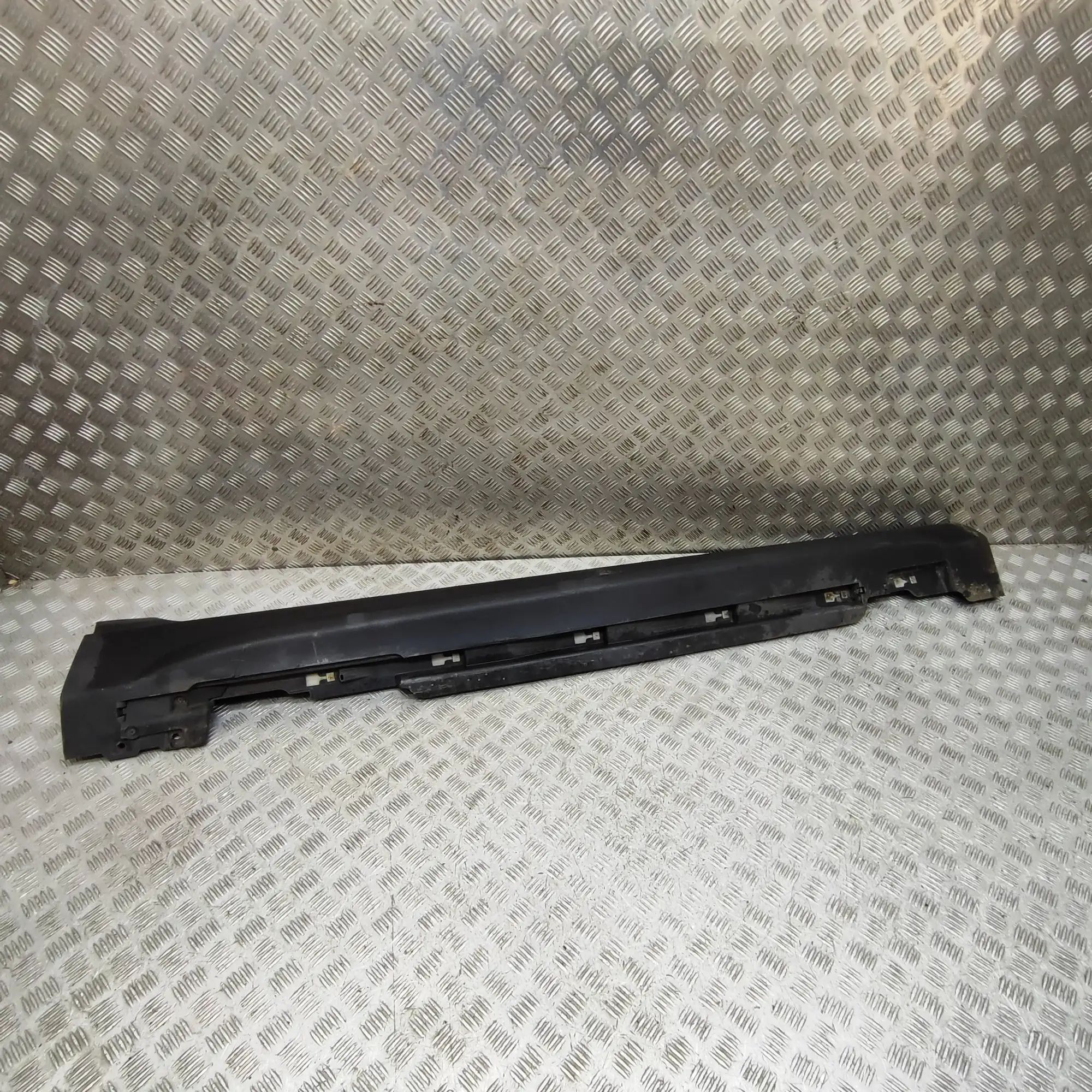 Volvo V40 Right Side Plastic Sideskirt Cover Right Side Plastic Sideskirt Cover — VOLVO V40 ...
