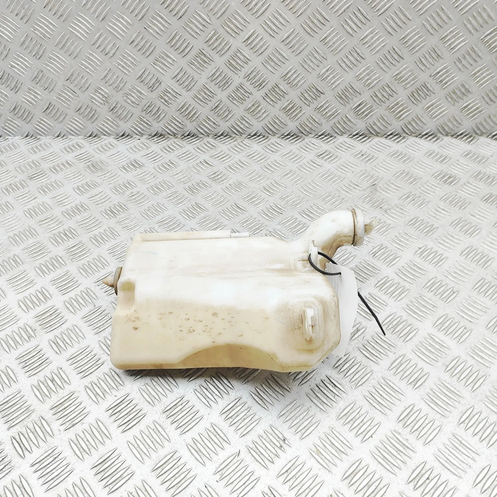 Isuzu D-Max Coolant Expansion Tank Coolant Expansion Tank — ISUZU D-MAX (II TFR, T...