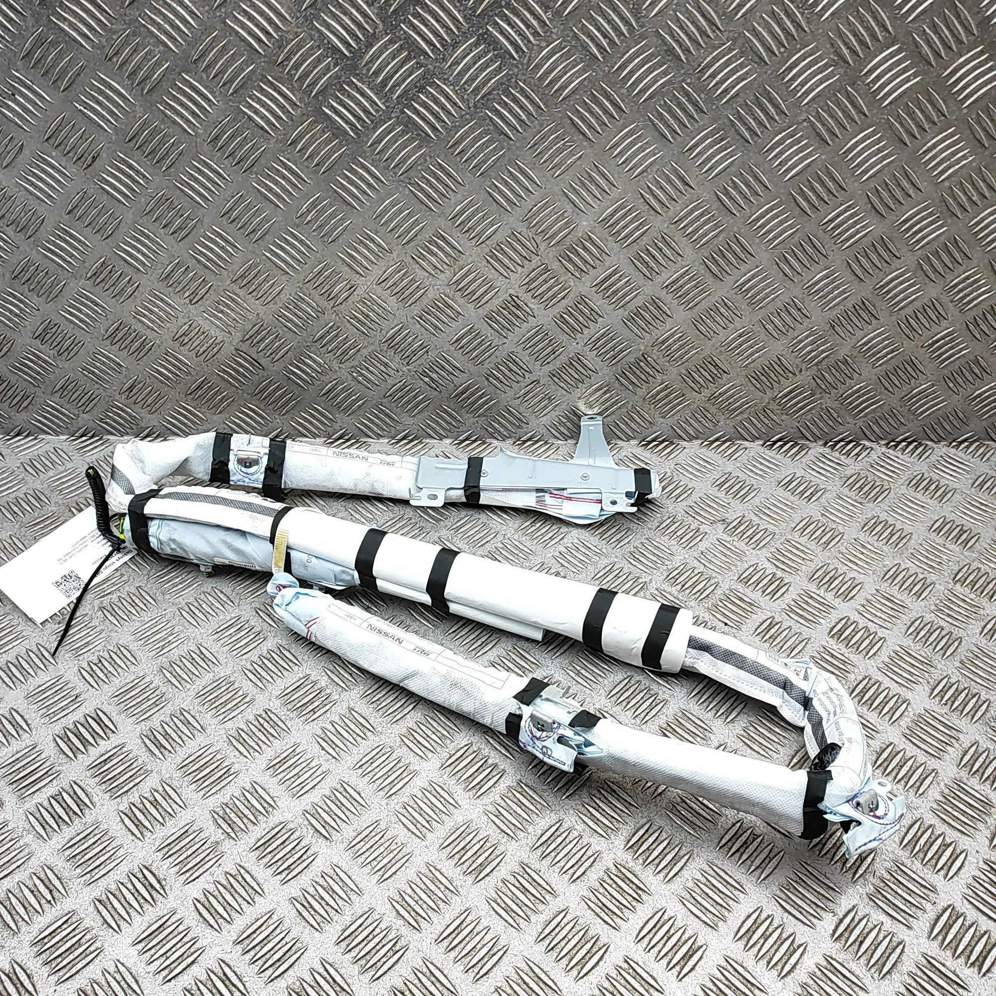 Nissan Leaf Right Side Roof Safety Curtain SRS Right Side Roof Safety Curtain SRS — NISSAN LEA...