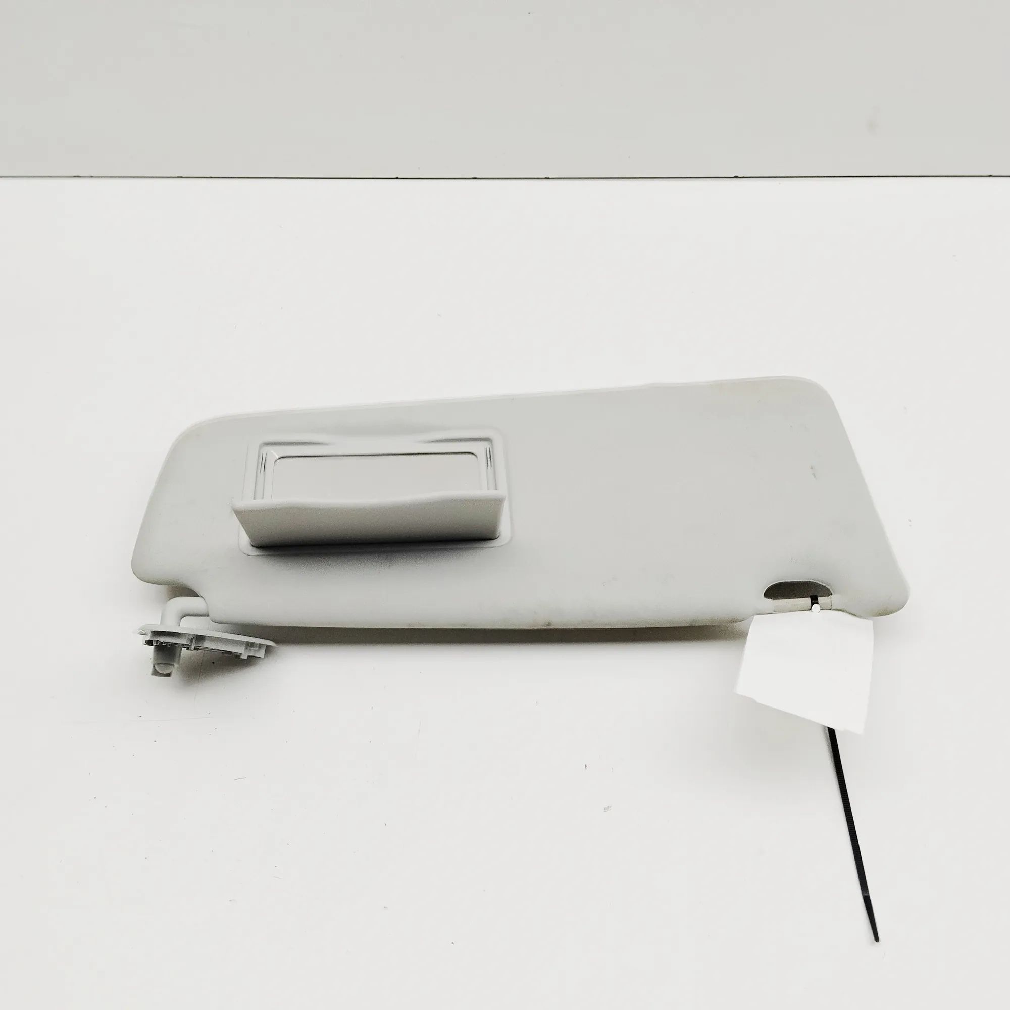 Land Rover Discovery Sport Sun visor — right Sun visor — right — LAND ROVER DISCOVERY SPORT ...
