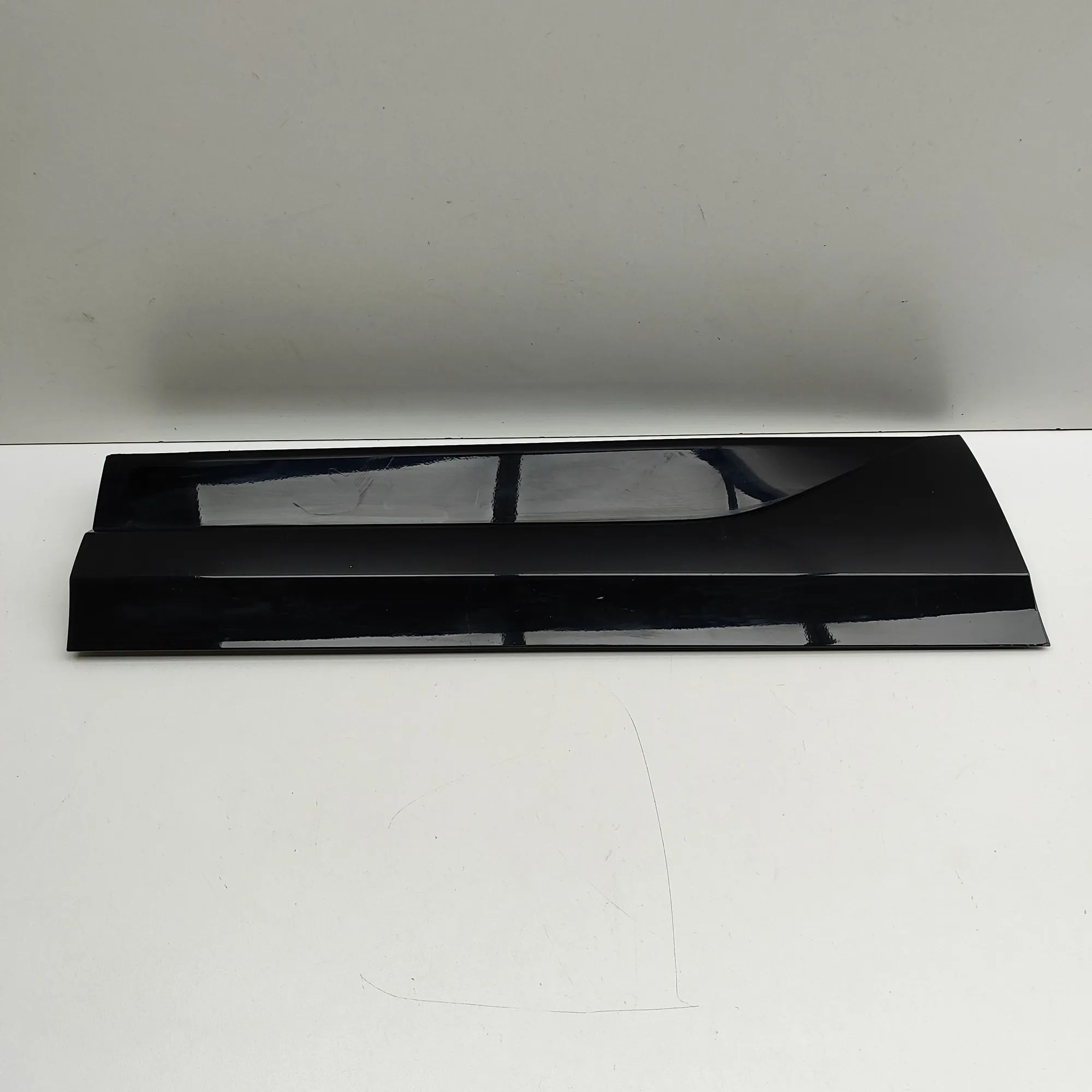 Audi Q3 (8U) Lower door moulding — rear — right Lower door moulding — rear — right — AUDI Q3 (8...
