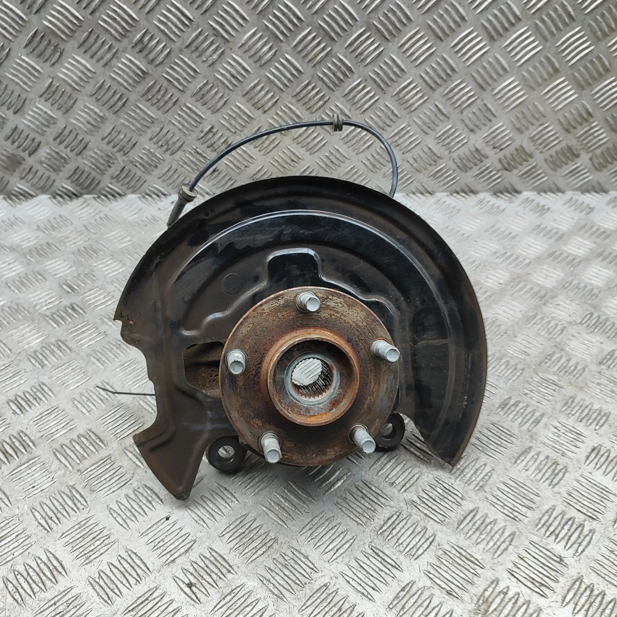 Nissan Leaf Front Right Wheel Hub Front Right Wheel Hub — NISSAN LEAF (ZE1) (2017...