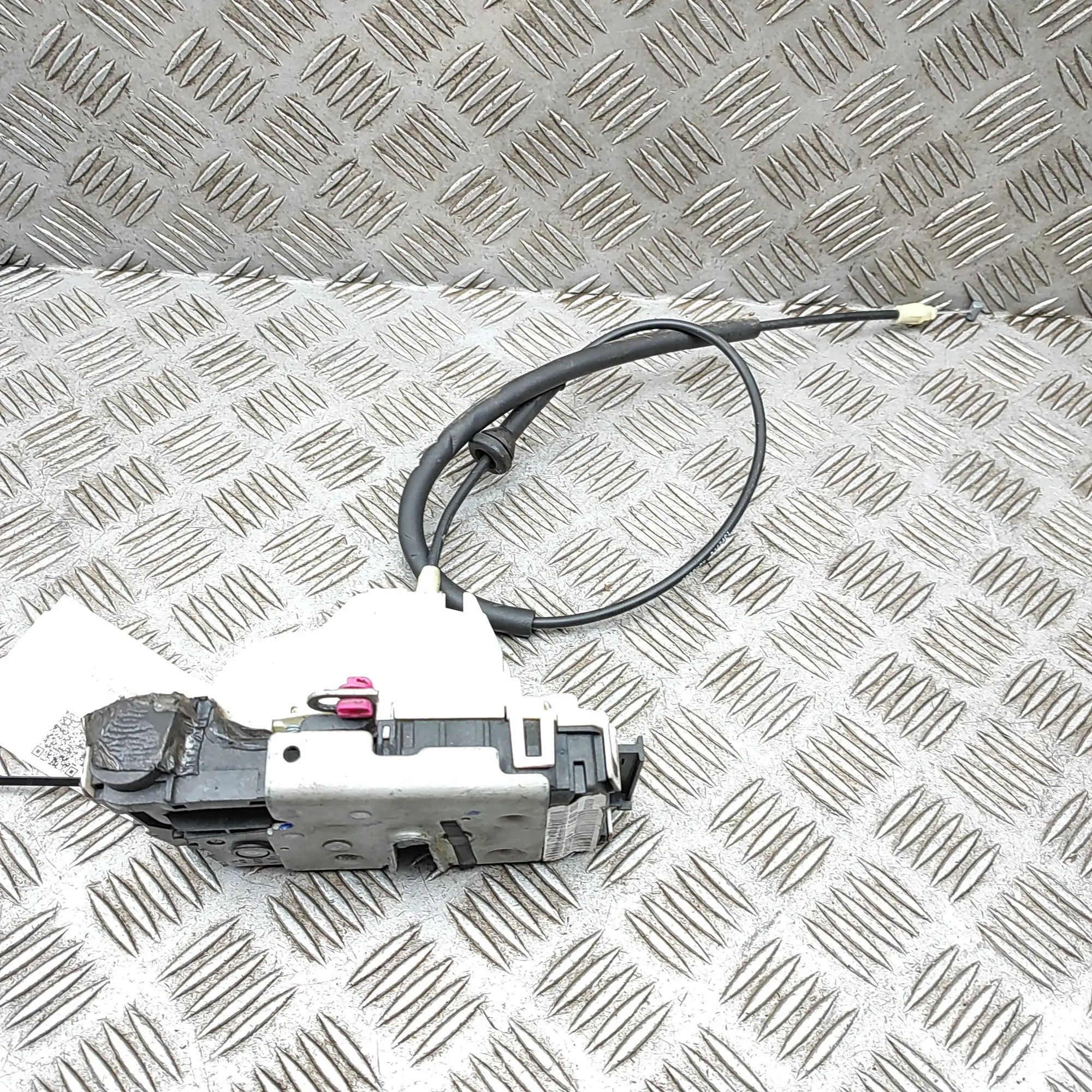 Chrysler Grand Voyager / Town & Country Door lock — front left Door lock — front left — CHRYSLER GRAND (VOYAGE...