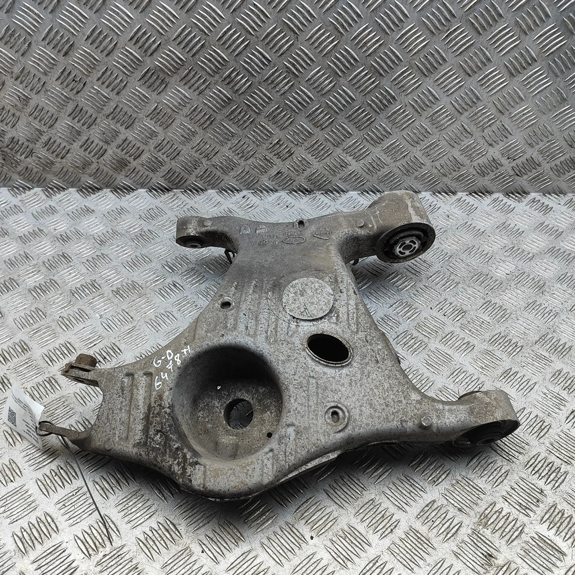 Land Rover Range Rover Evoque Rear Right Lower Control Arm Rear Right Lower Control Arm — LAND ROVER RANGE...