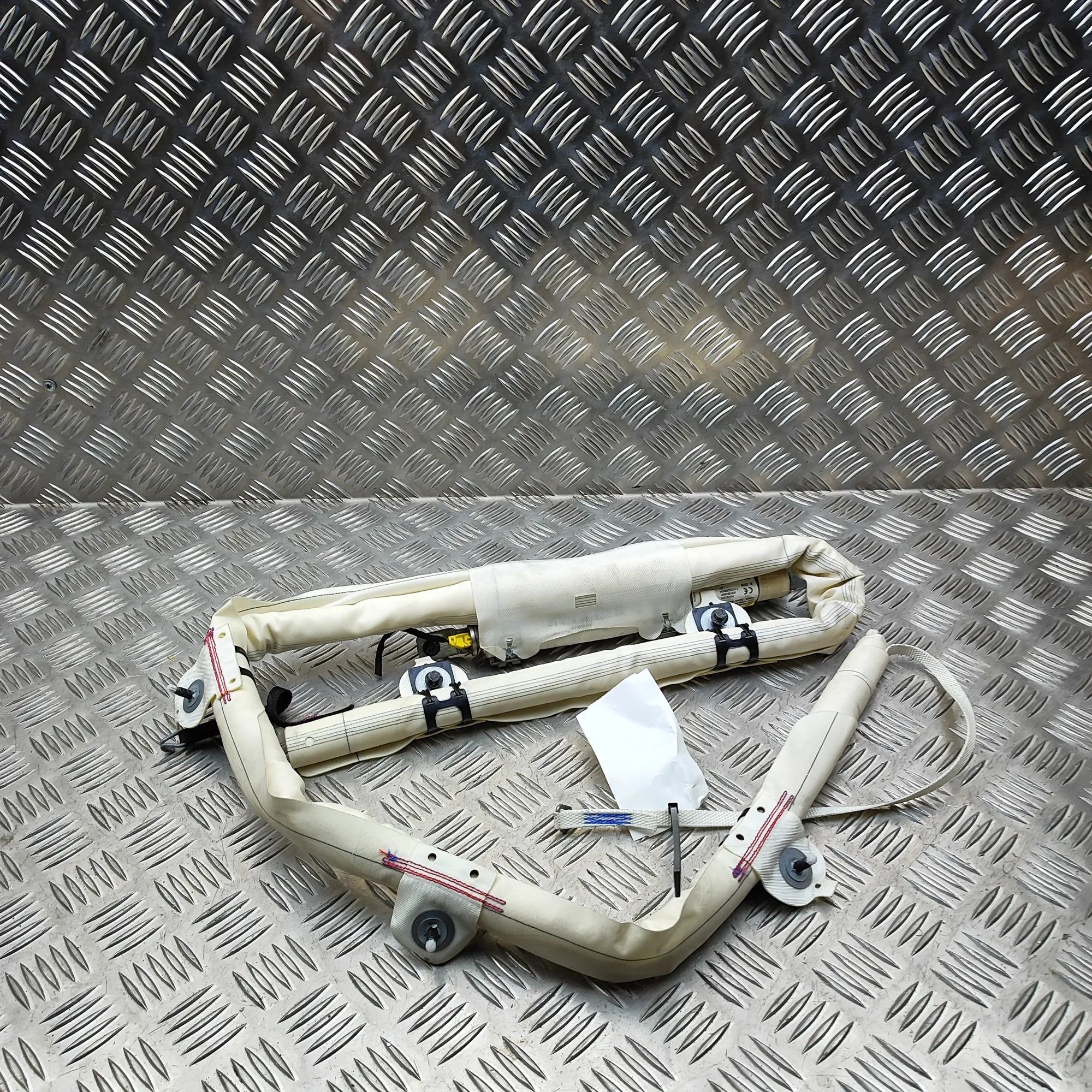 Volvo V40 Left Side Roof Safety Curtain SRS Left Side Roof Safety Curtain SRS — VOLVO V40 (...