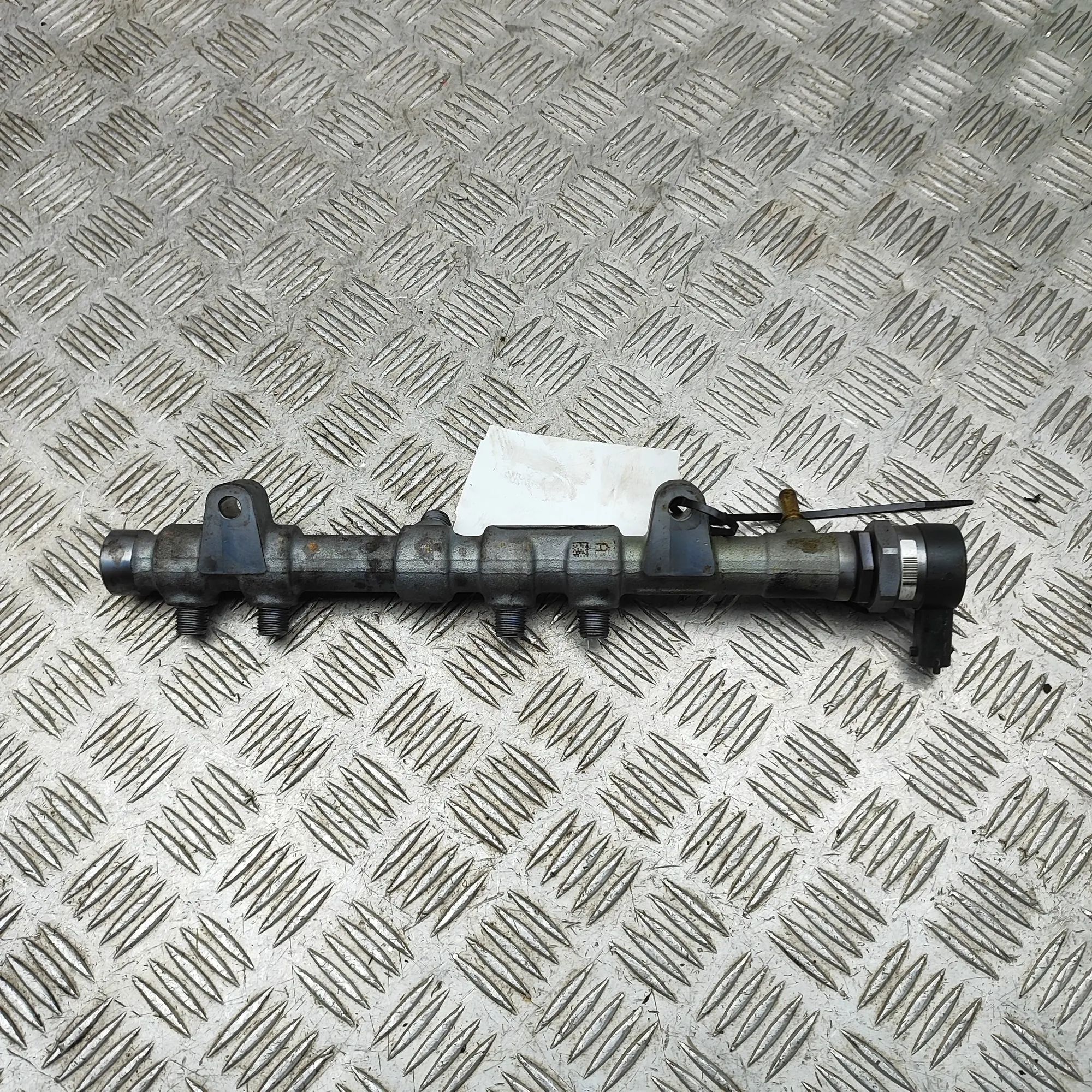Land Rover Range Rover (L405) Fuel Rail Fuel rail — LAND ROVER RANGE ROVER (IV L405) (2...