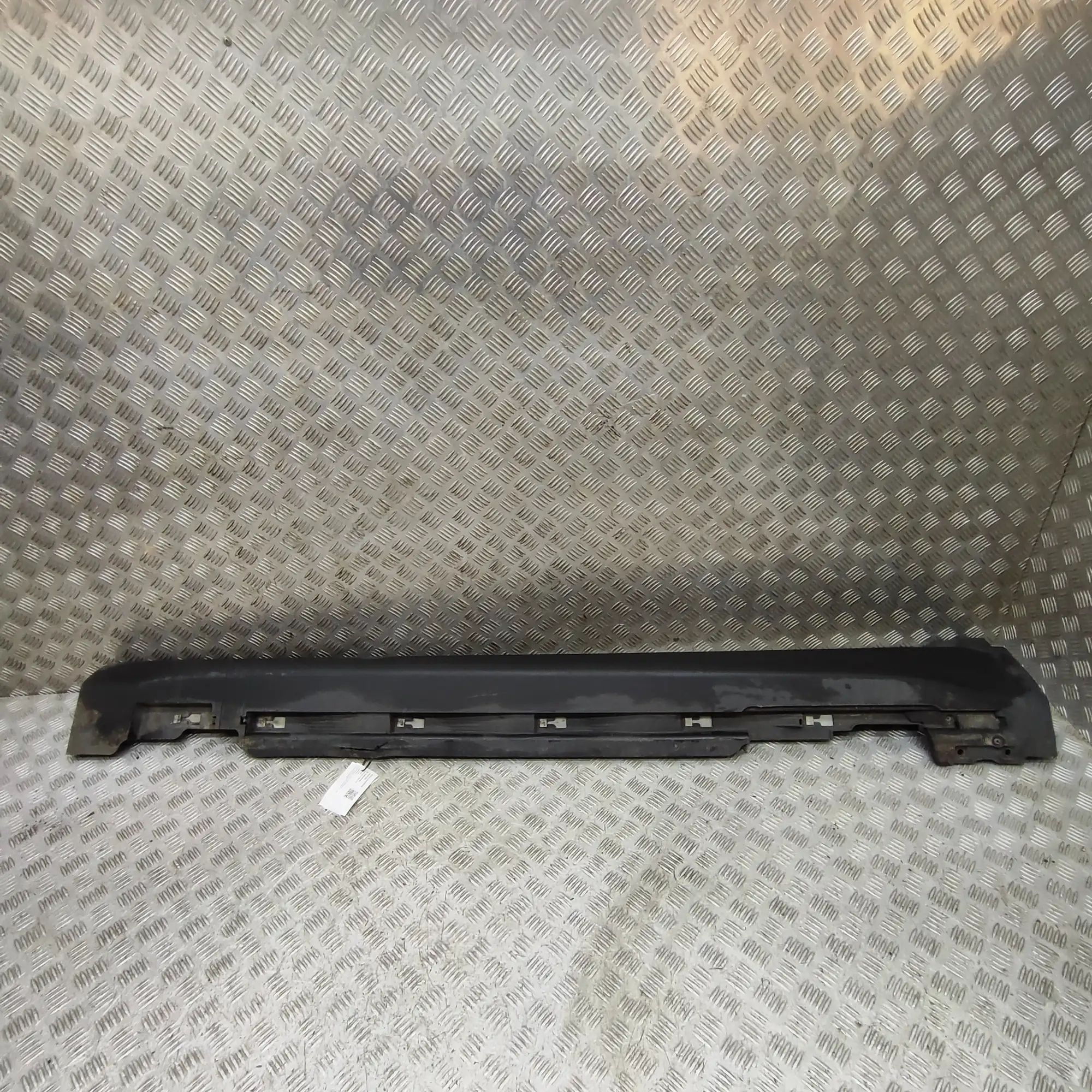 Volvo V40 Left Side Plastic Sideskirt Cover Left Side Plastic Sideskirt Cover — VOLVO V40 (...