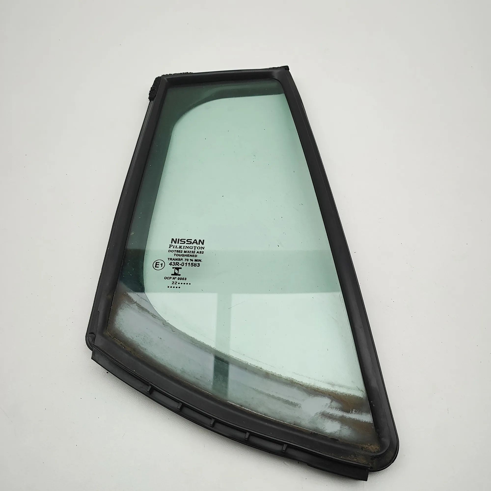 Nissan Leaf Right rear door window Right rear door window — NISSAN LEAF (ZE1) (201...