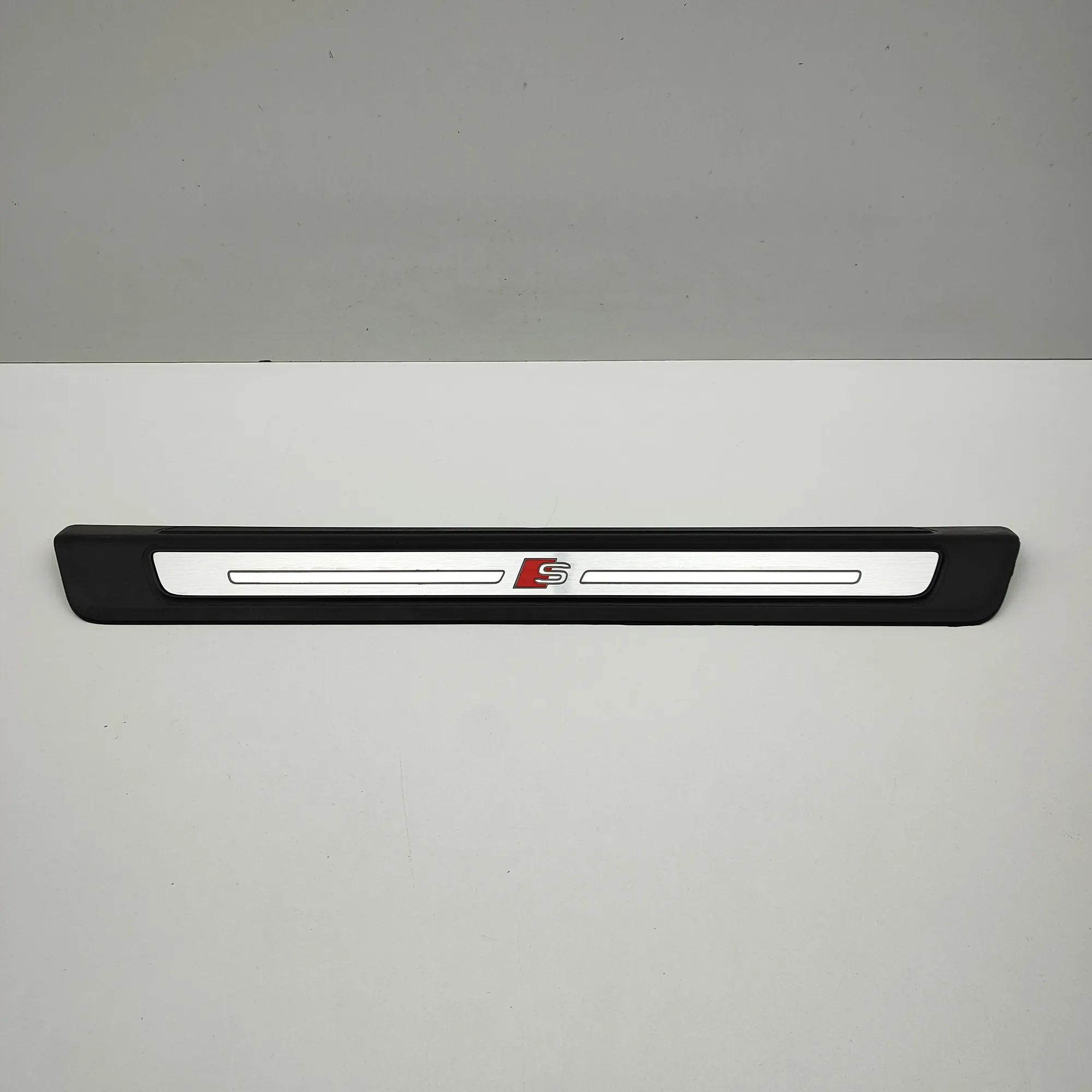 Audi Q5 (FY) Sill trim — front right Sill trim — front right — AUDI Q5 (FY) (2016-.....