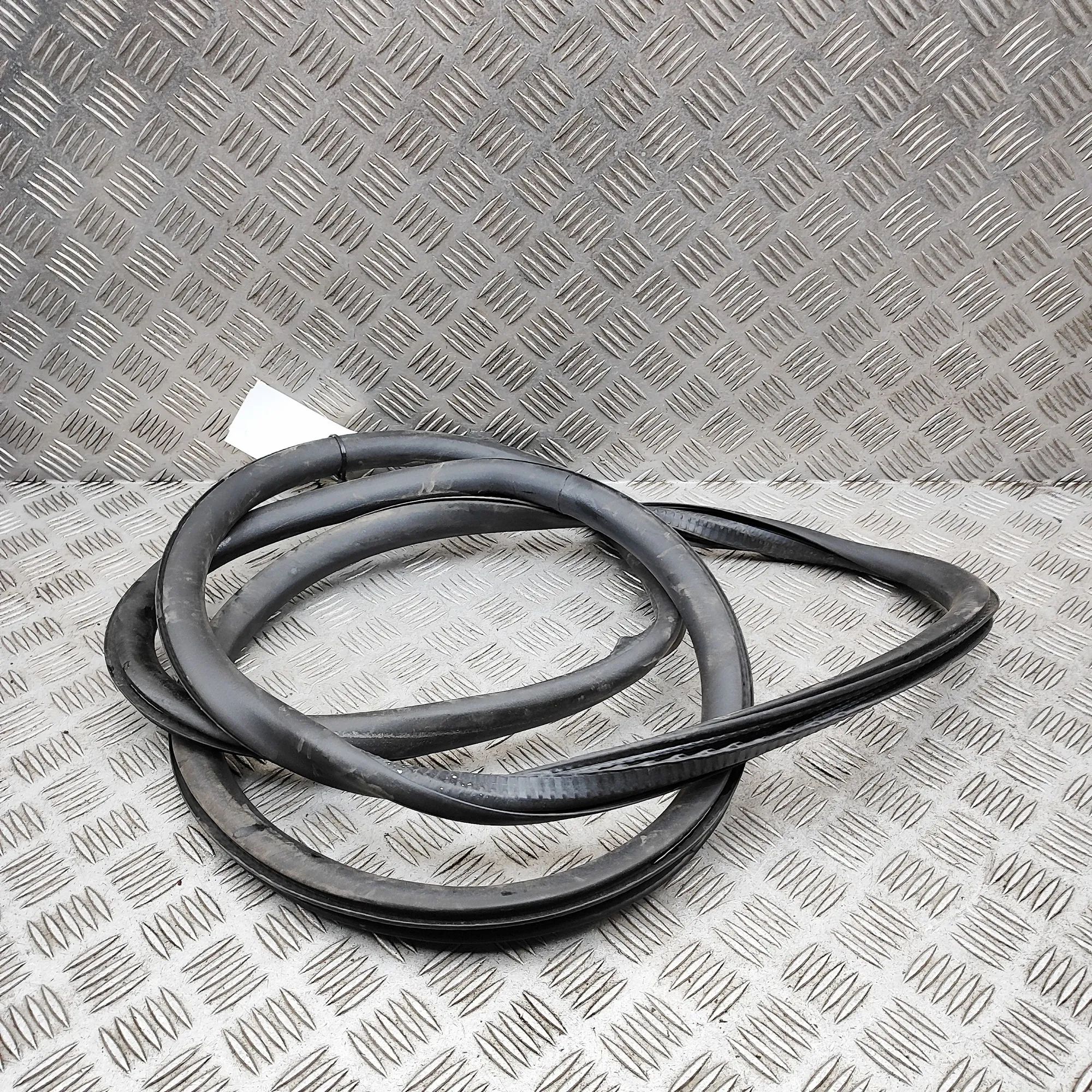 Alfa-Romeo Stelvio Door rubber seal — front left Door rubber seal — front left — ALFA ROMEO STEL...
