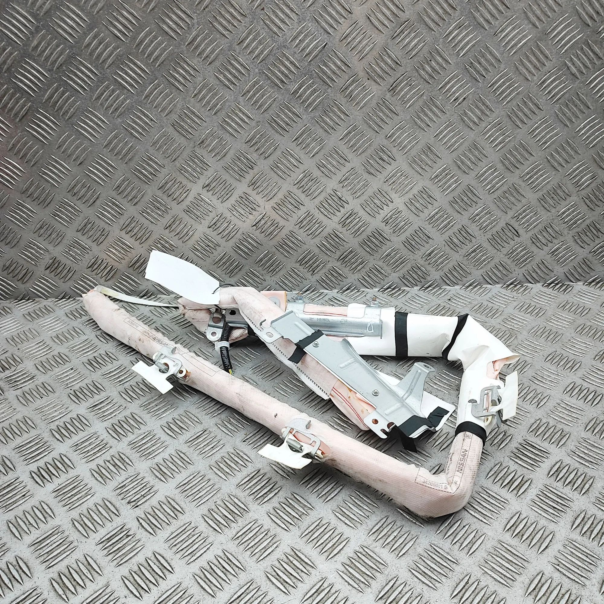 Nissan Leaf Right Side Roof Safety Curtain SRS Right Side Roof Safety Curtain SRS — NISSAN LEA...