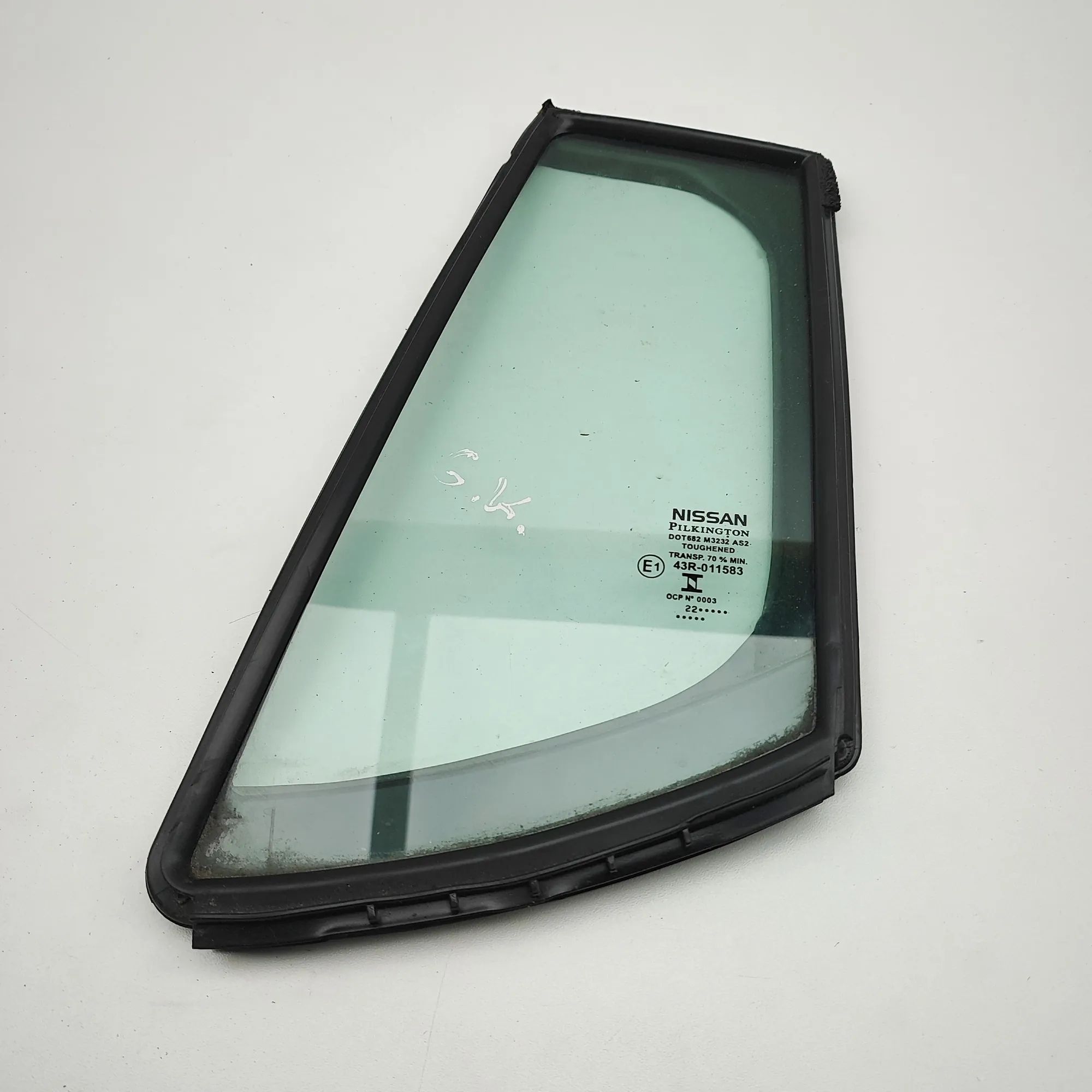 Nissan Leaf Rear door left-hand window Rear door left-hand window — NISSAN LEAF (ZE1) ...