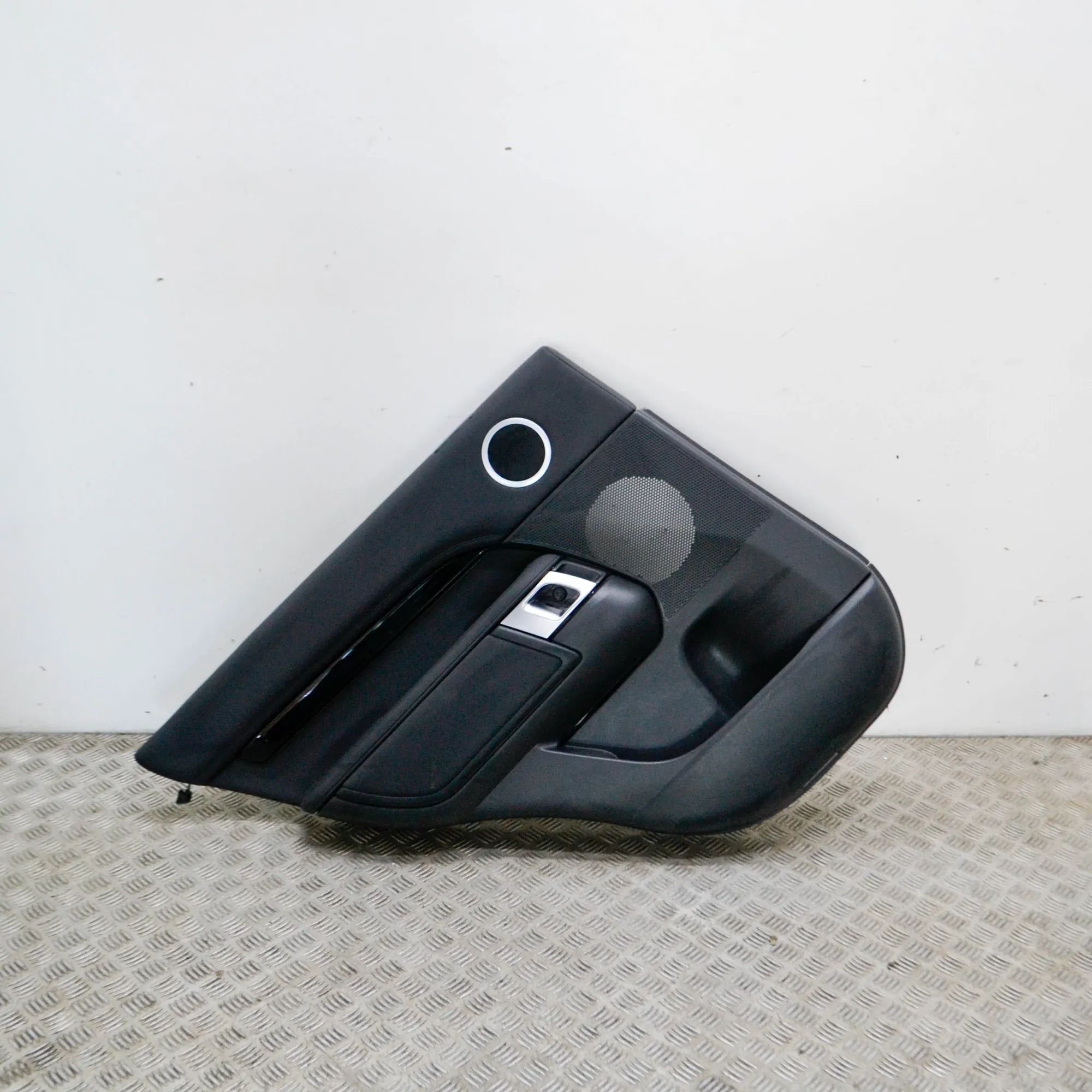 Land Rover Discovery Rear Left Door Panel Rear Left Door Panel — LAND ROVER DISCOVERY (V ...
