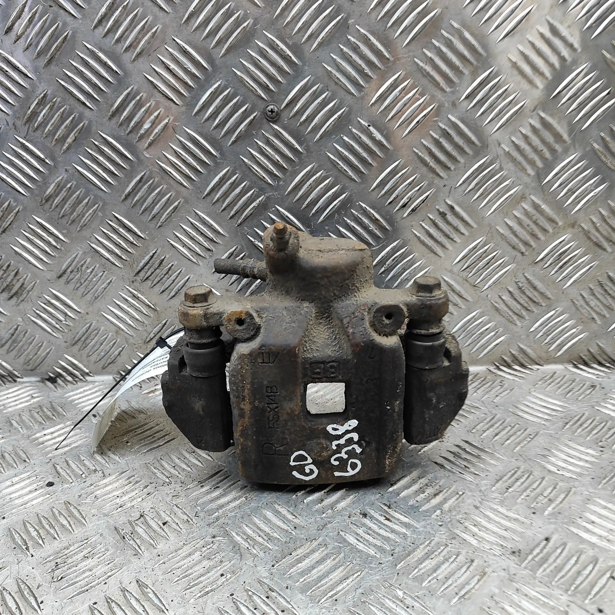 Toyota Land Cruiser 100 Brake caliper — rear right Brake caliper — rear right — TOYOTA LAND CRUISE...