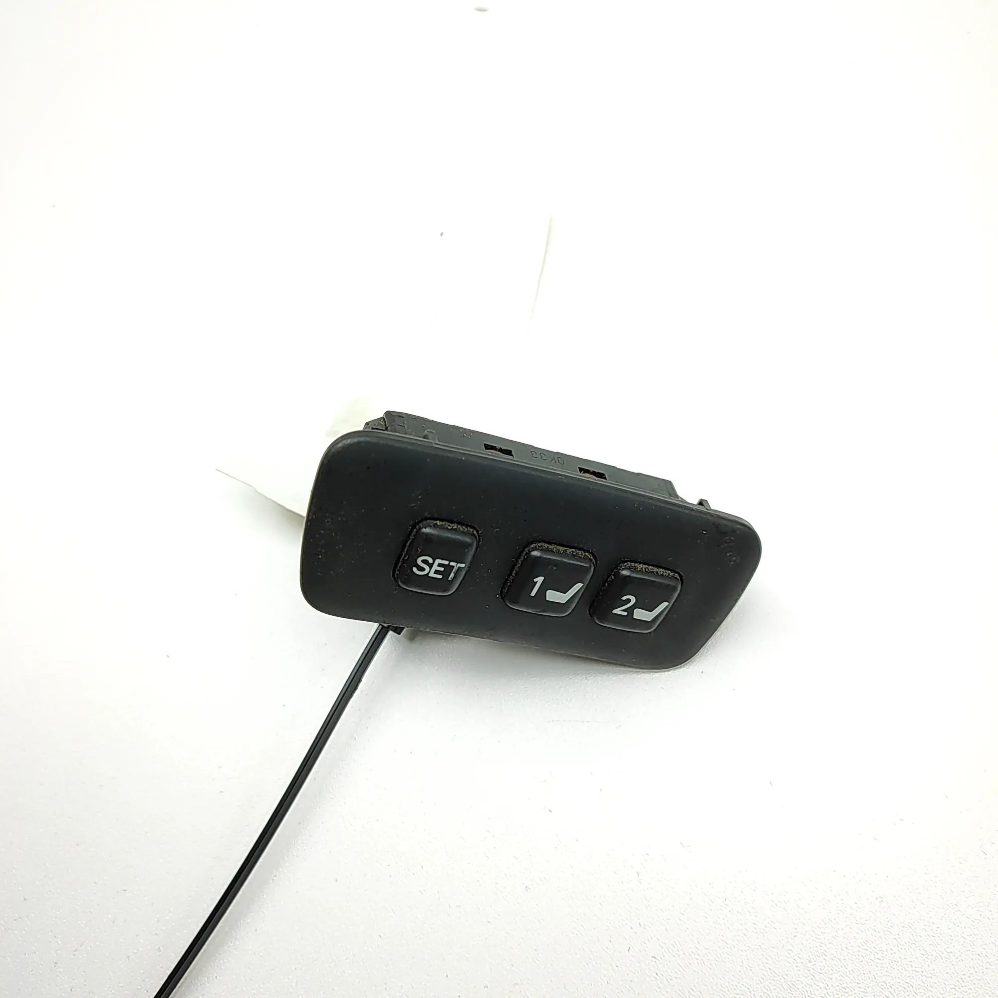 Toyota Land Cruiser 100 Right Seat Control Buttons Right Seat Control Buttons — TOYOTA LAND CRUISE...