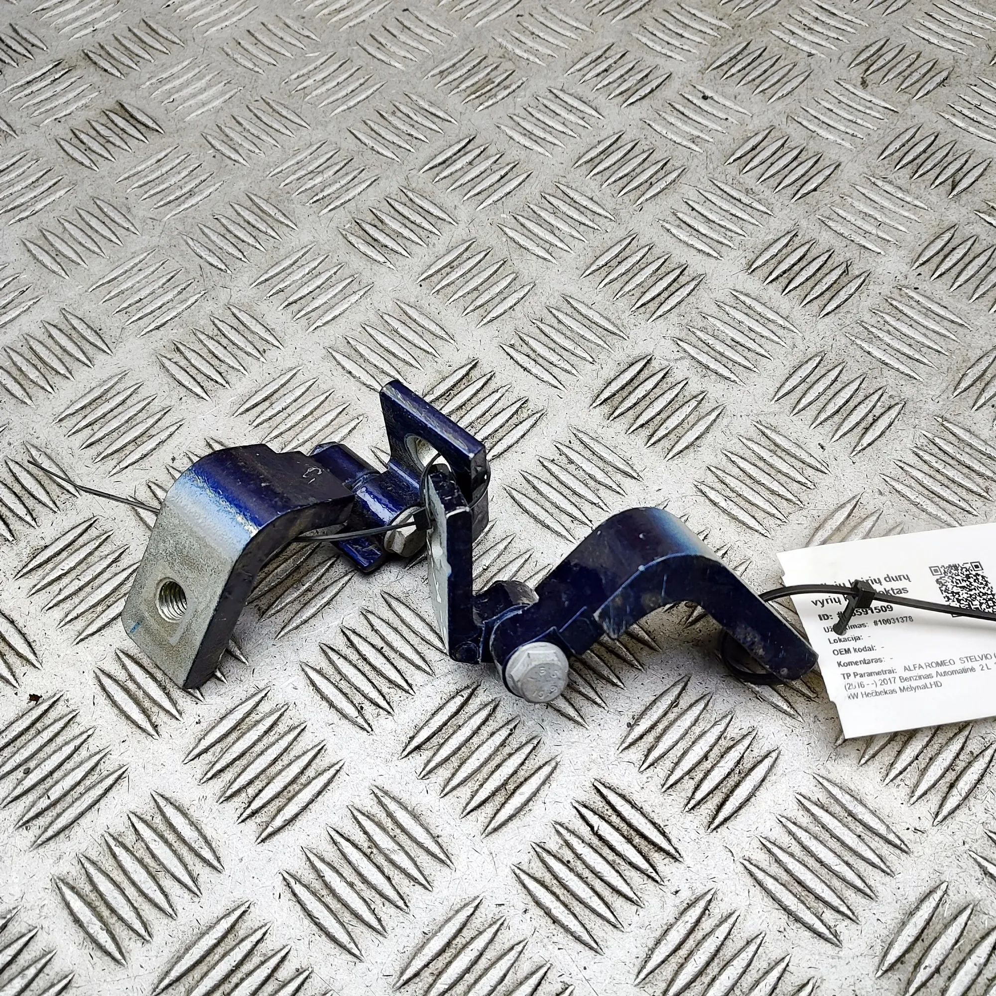 Alfa-Romeo Stelvio Door hinge set — rear left Door hinge set — rear left — ALFA ROMEO STELVIO...