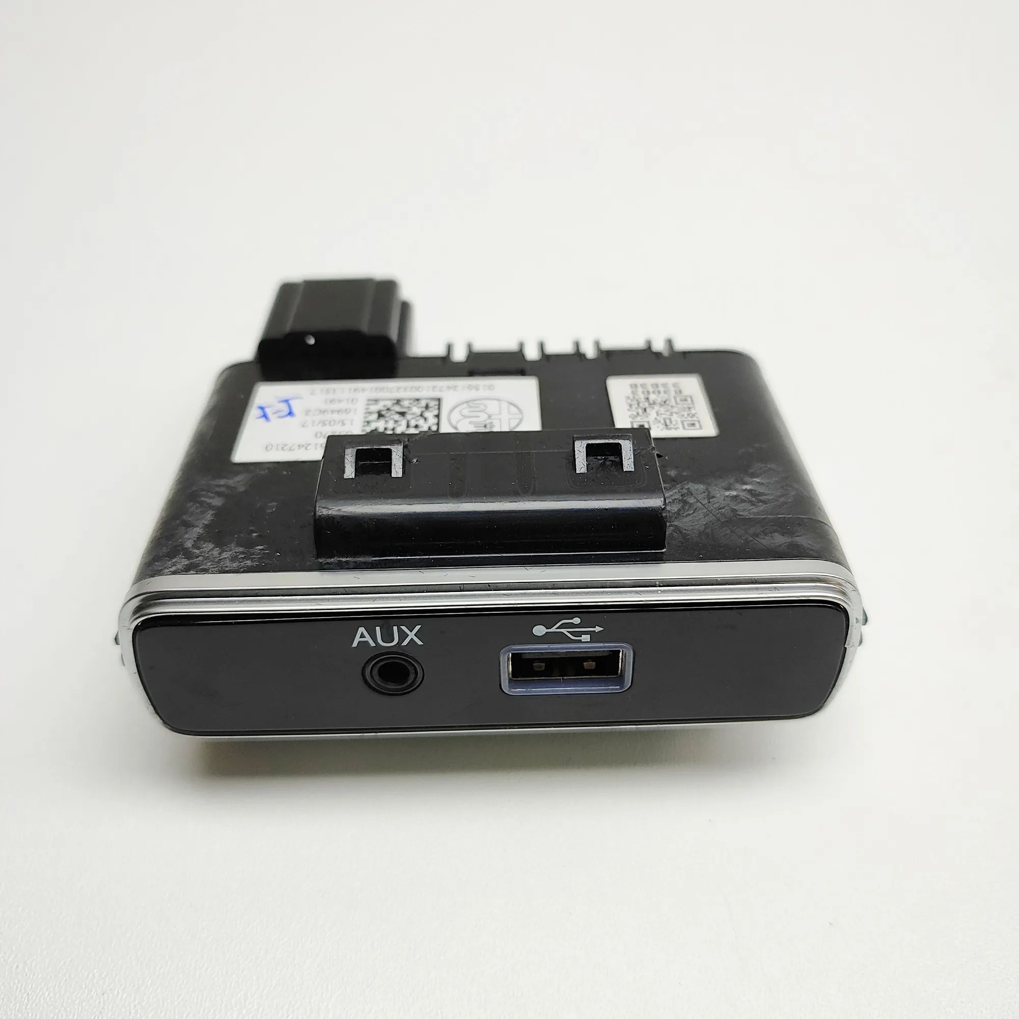 Alfa-Romeo Stelvio USB/AUX input socket USB/AUX input socket — ALFA ROMEO STELVIO (949_...