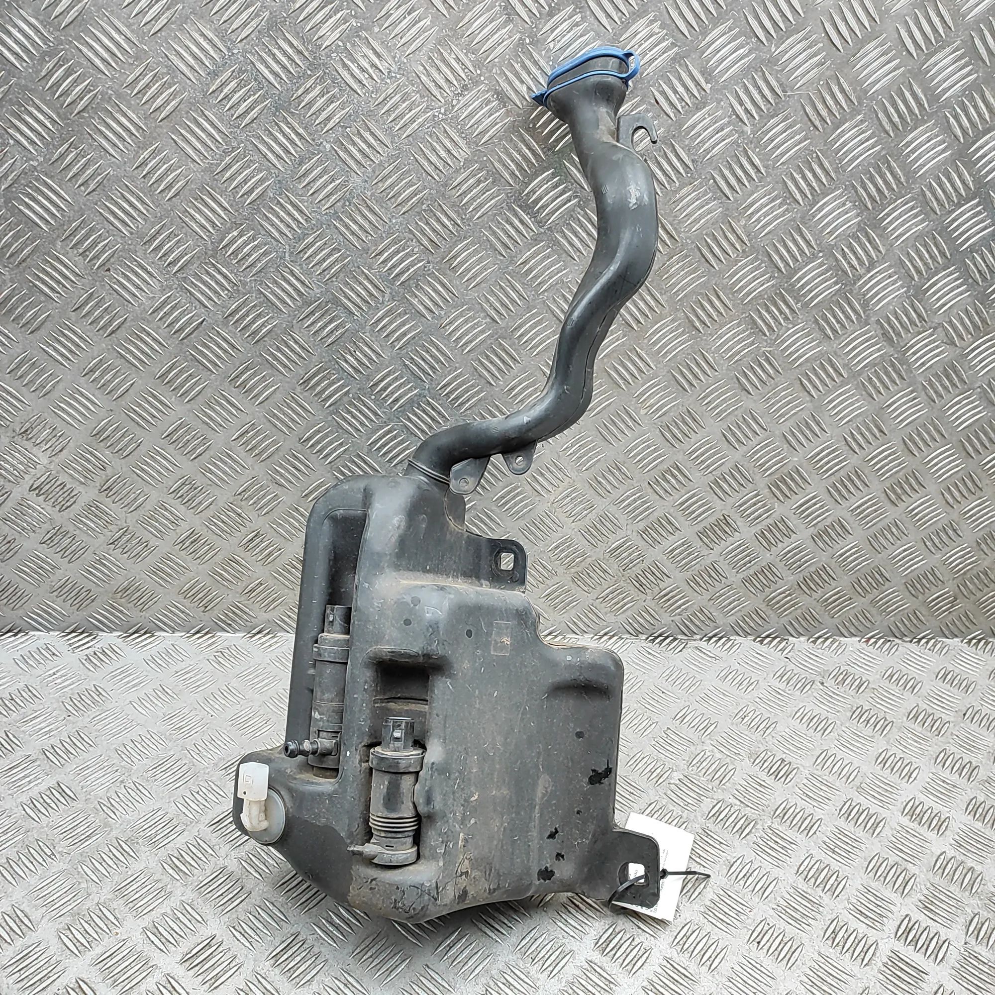 Mercedes-Benz CLA (C117) Window Washer Tank