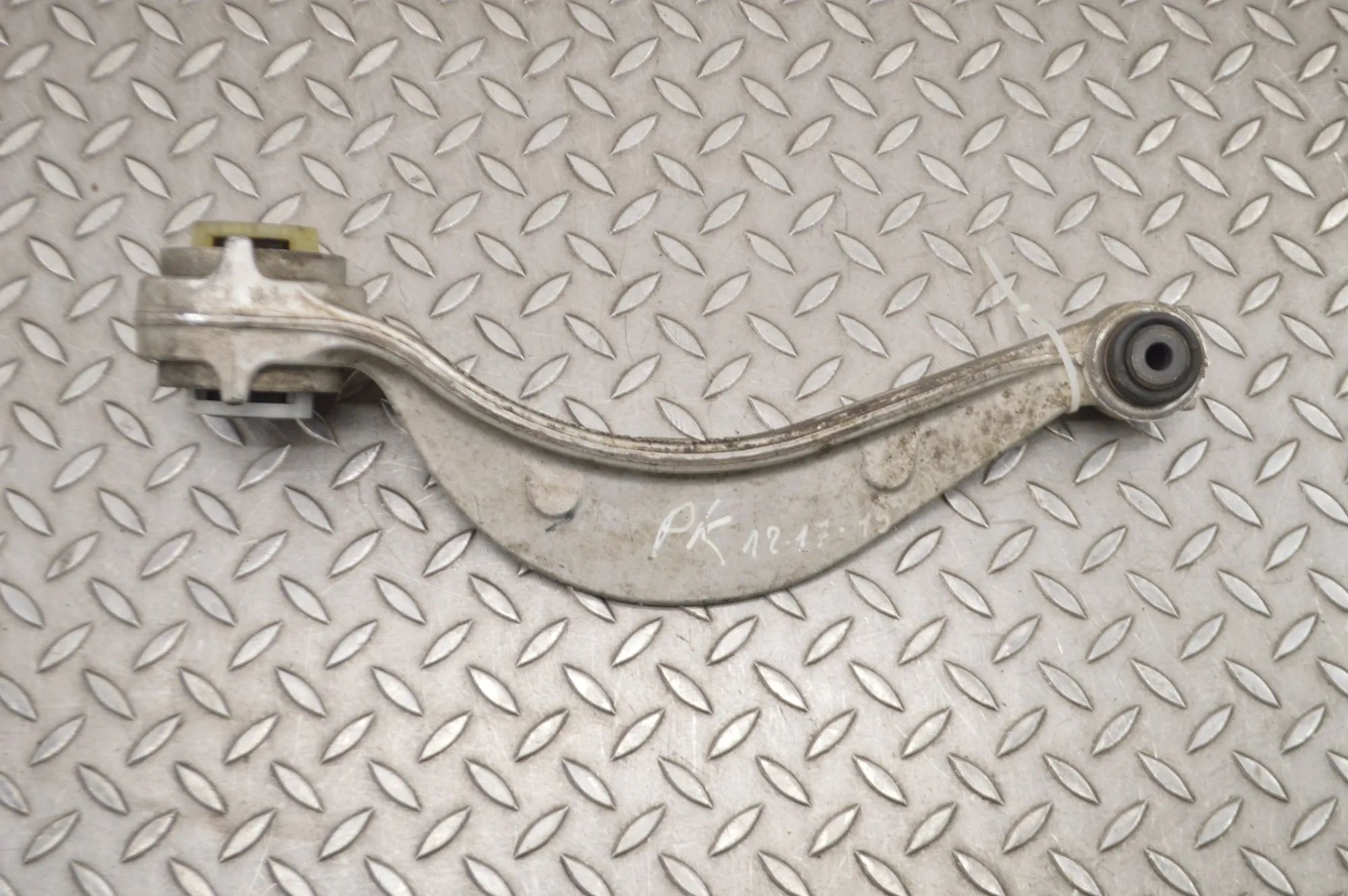 Land Rover Range Rover Velar Front Left Curved Control Arm Front Left Curved Control Arm — LAND ROVER RANG...