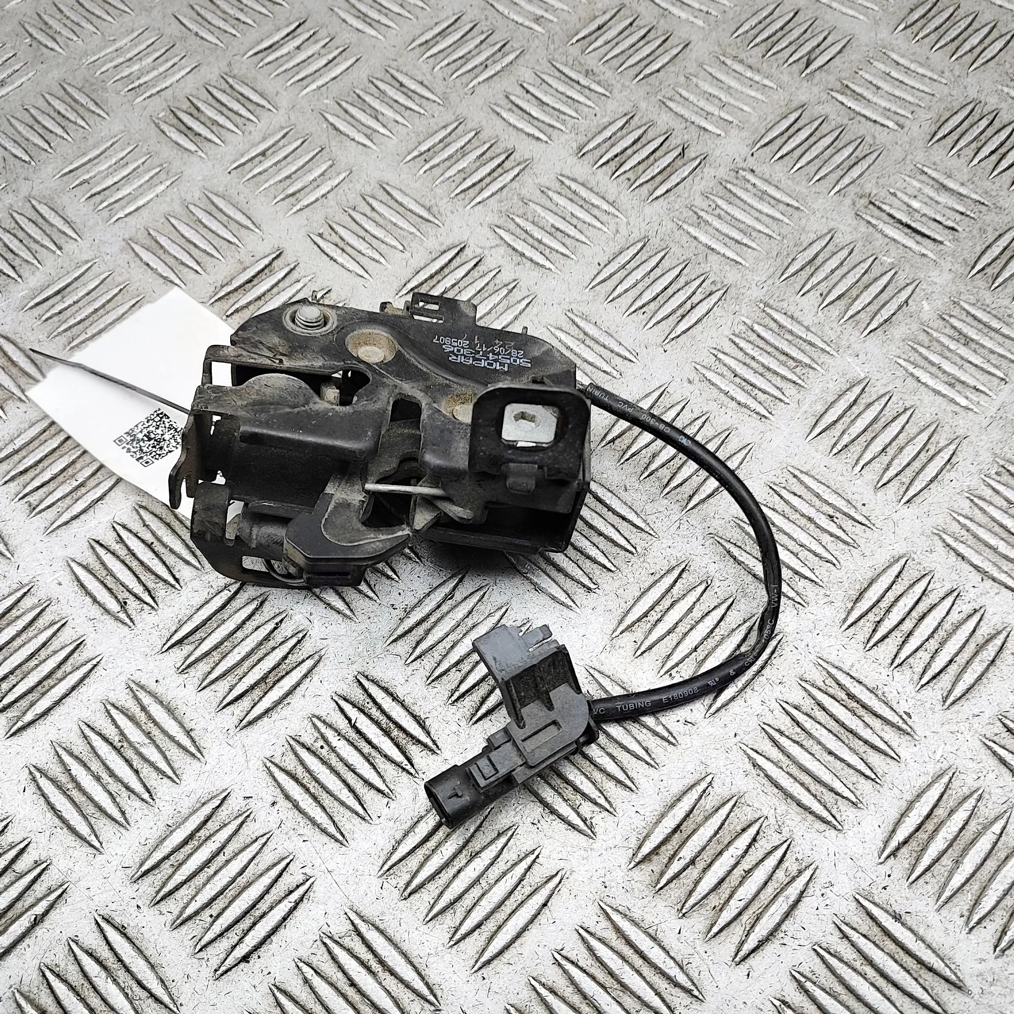 Alfa-Romeo Stelvio bonnet lock Bonnet lock — ALFA ROMEO STELVIO (949_) (2016-....